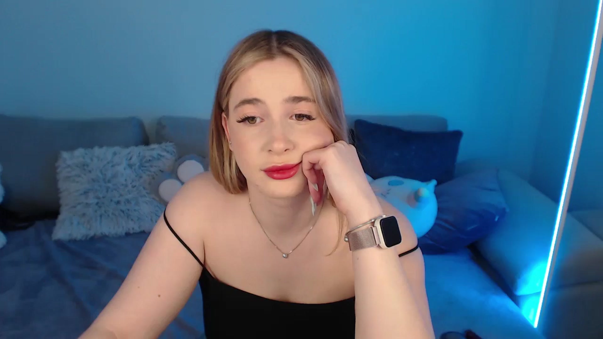 Gallery image thumbnail from SabrinaViolet's myfreecams stream on, 05/03/2024, 08:57 image 15 of 20