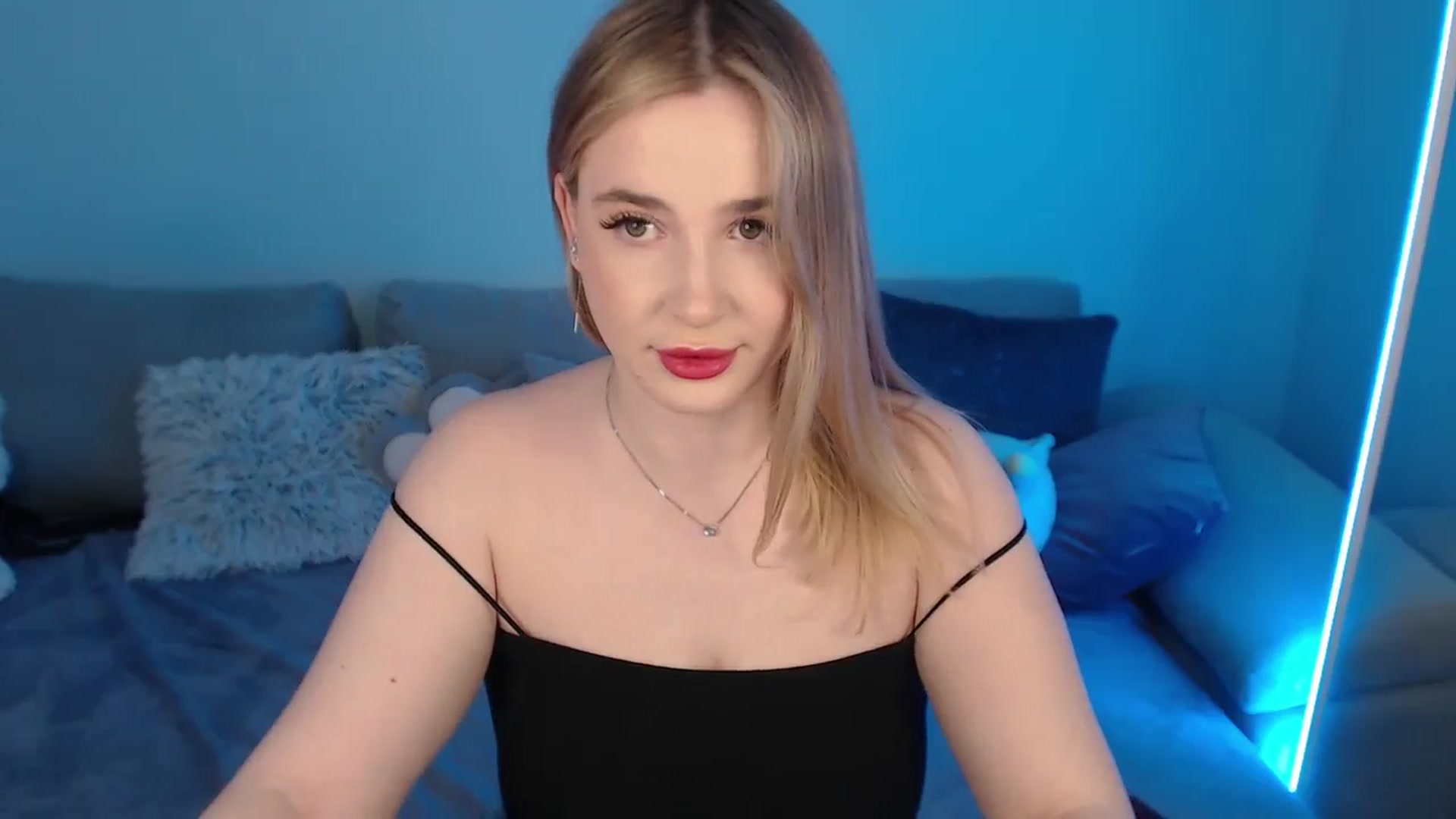 Gallery image thumbnail from SabrinaViolet's myfreecams stream on, 05/03/2024, 08:57 image 13 of 20