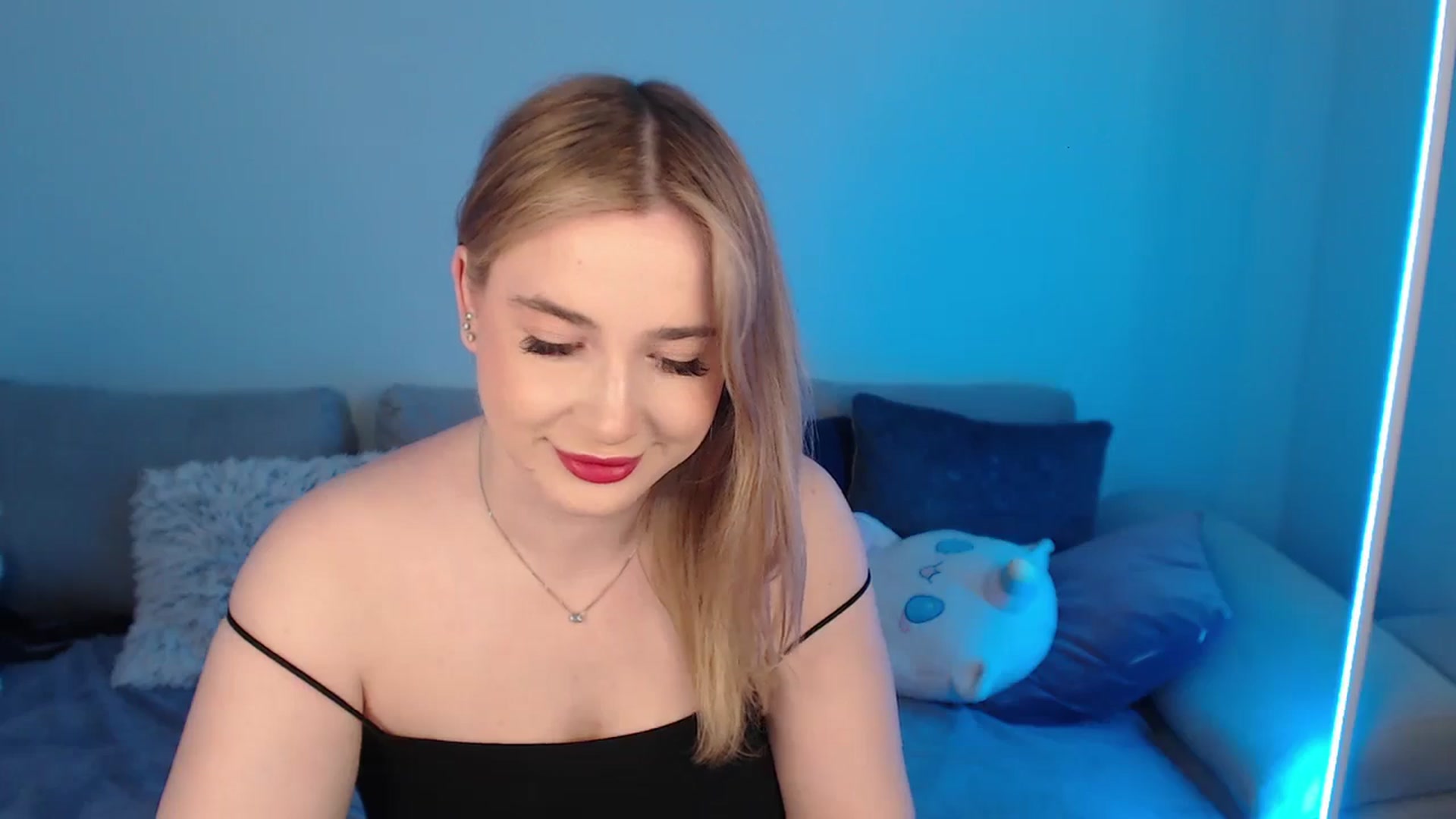 Gallery image thumbnail from SabrinaViolet's myfreecams stream on, 05/03/2024, 08:57 image 8 of 20