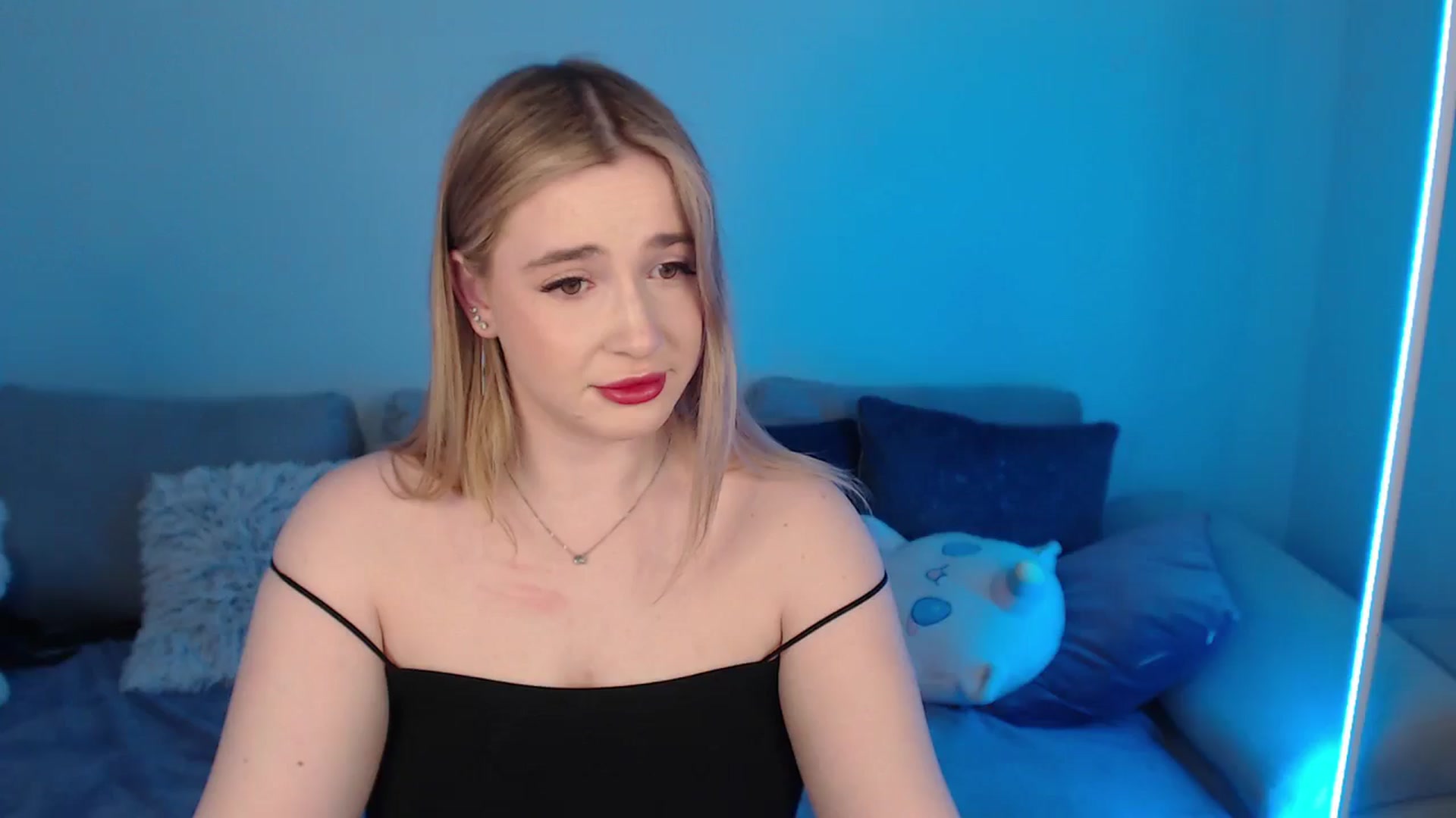 Gallery image thumbnail from SabrinaViolet's myfreecams stream on, 05/03/2024, 09:57 image 1 of 20