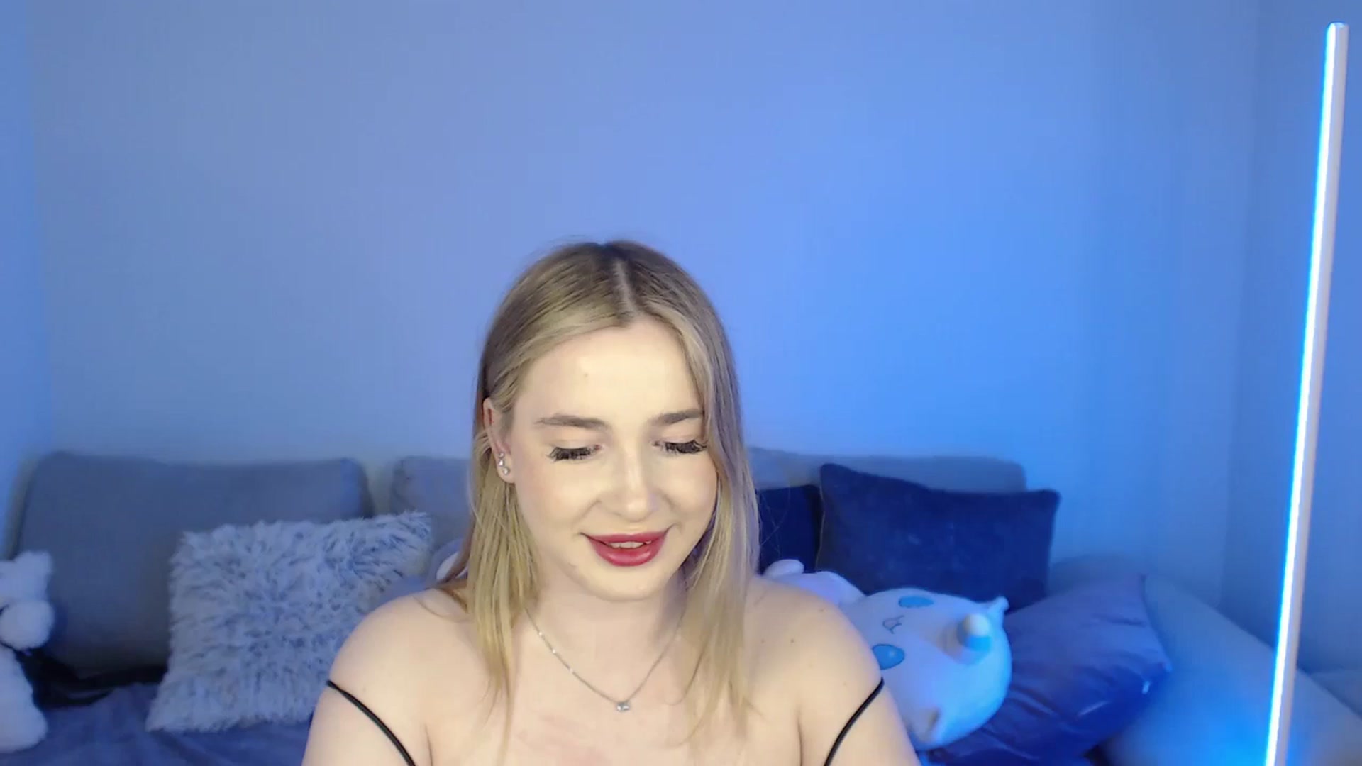 Gallery image thumbnail from SabrinaViolet's myfreecams stream on, 05/03/2024, 09:57 image 8 of 20