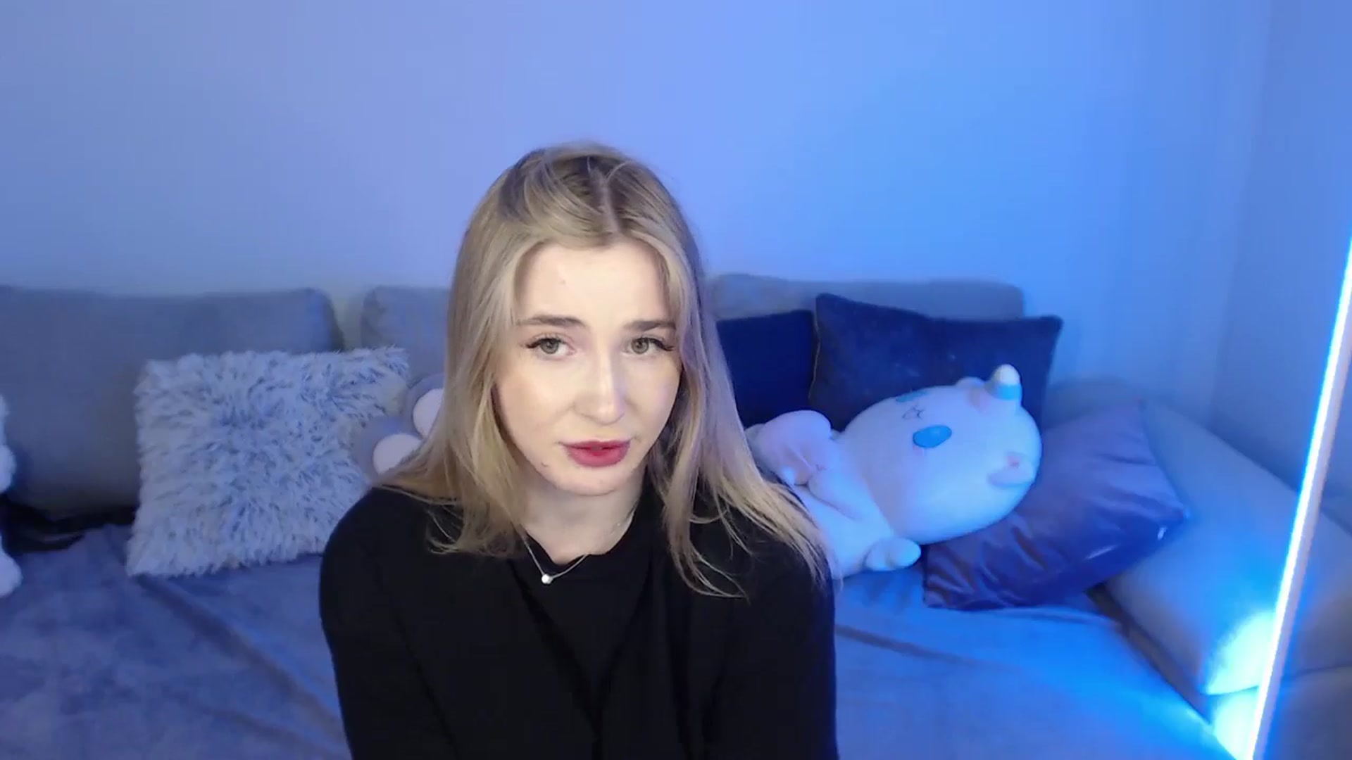Gallery image thumbnail from SabrinaViolet's myfreecams stream on, 05/03/2024, 11:01 image 11 of 20