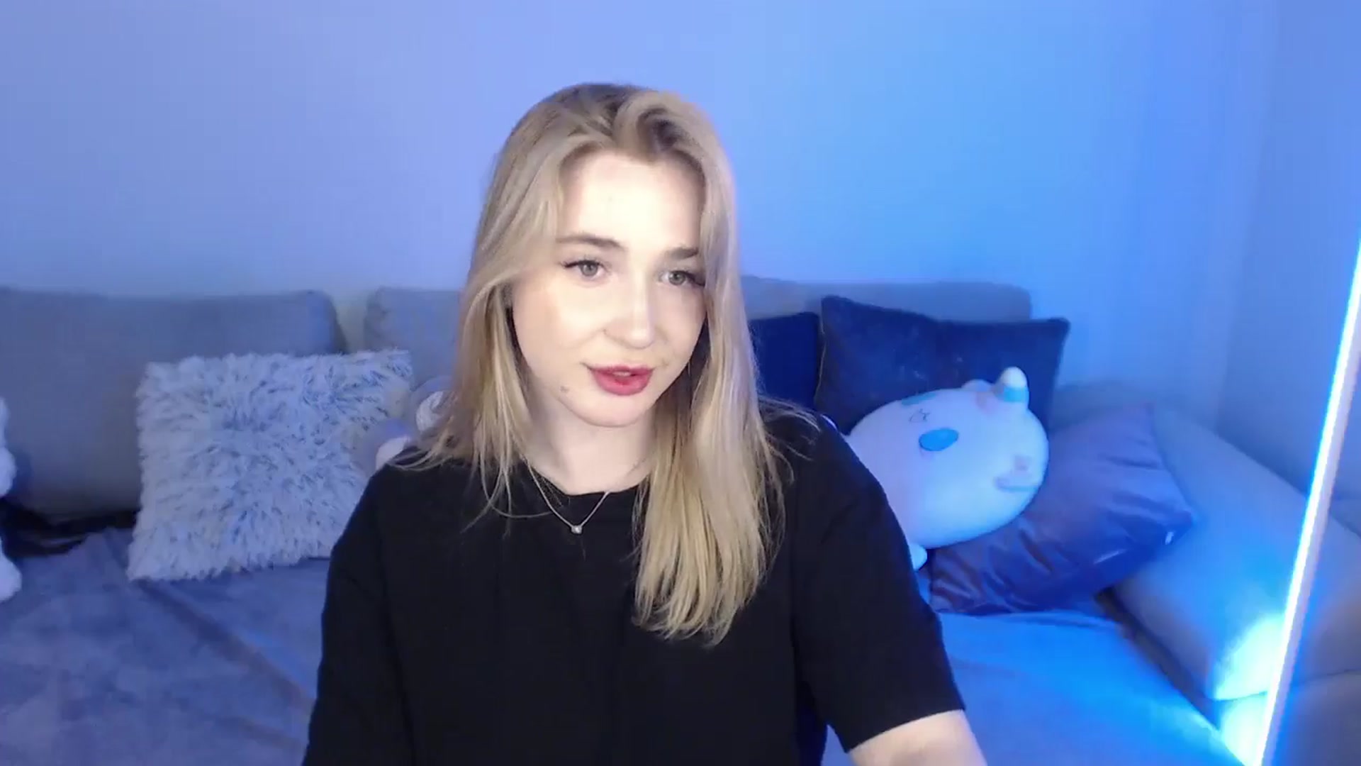 Gallery image thumbnail from SabrinaViolet's myfreecams stream on, 05/03/2024, 11:01 image 15 of 20