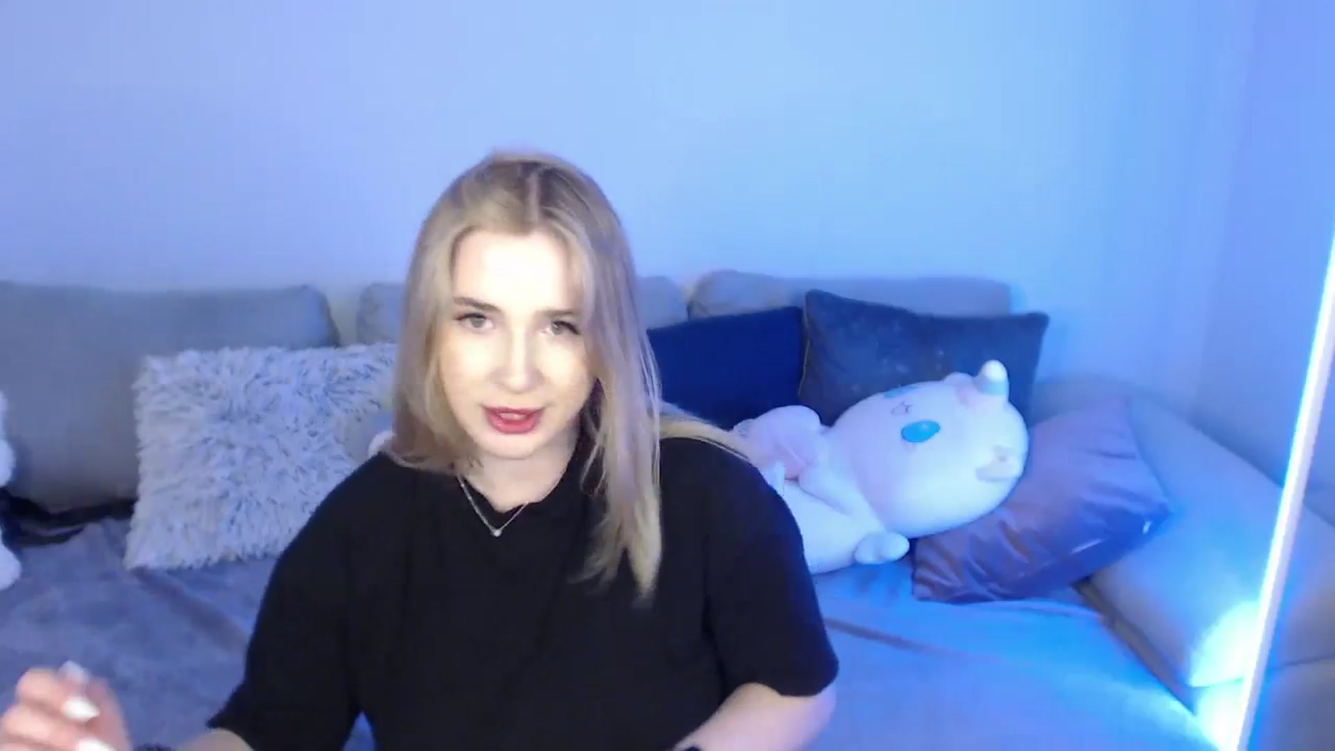 Gallery image thumbnail from SabrinaViolet's myfreecams stream on, 05/03/2024, 11:01 image 10 of 20