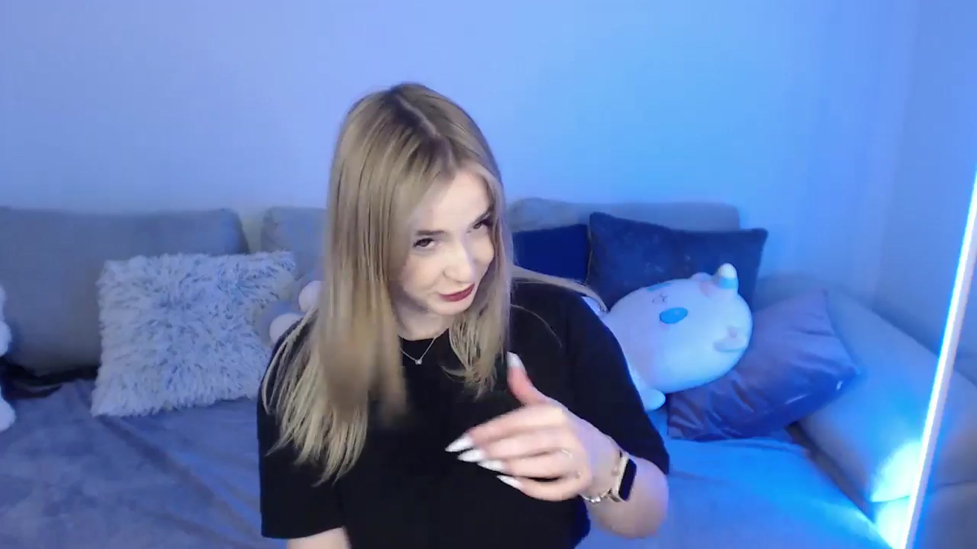 Gallery image thumbnail from SabrinaViolet's myfreecams stream on, 05/03/2024, 11:01 image 8 of 20