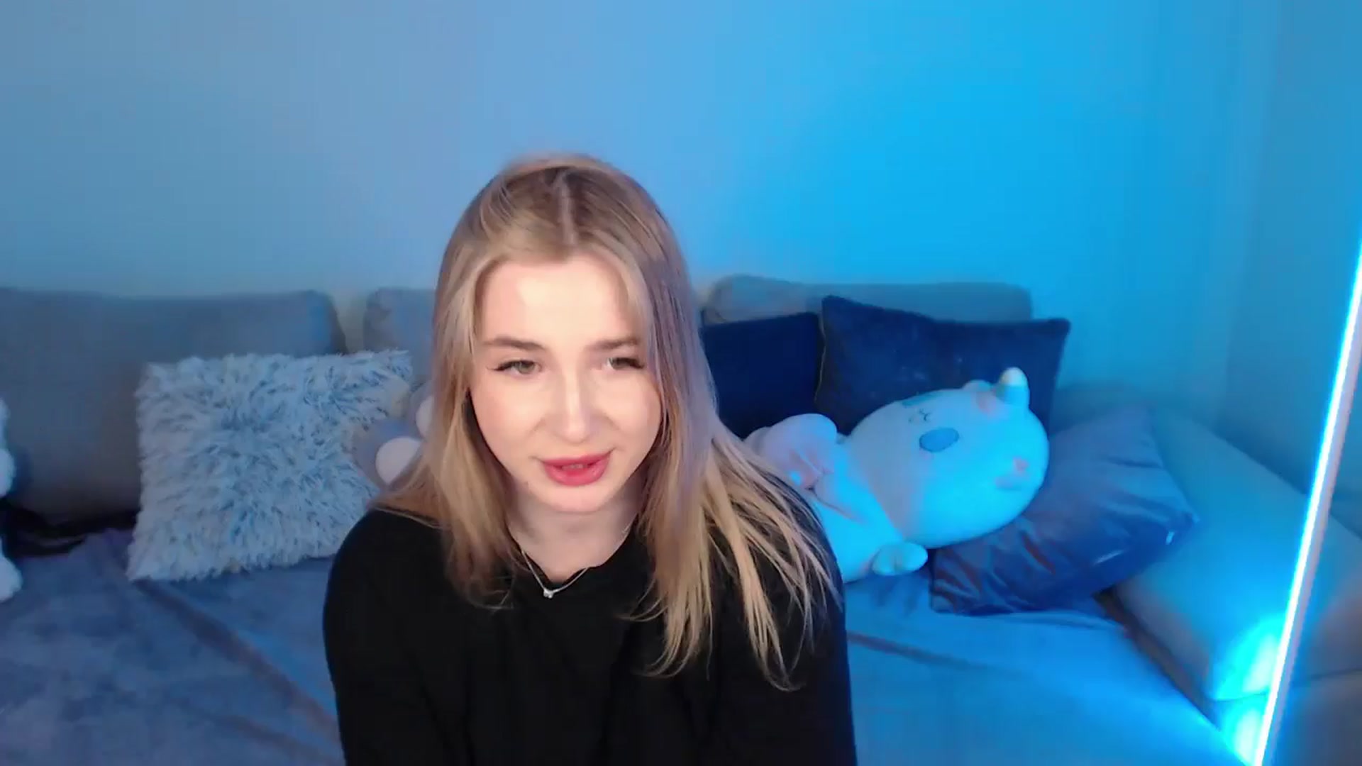 Gallery image thumbnail from SabrinaViolet's myfreecams stream on, 05/03/2024, 11:01 image 12 of 20