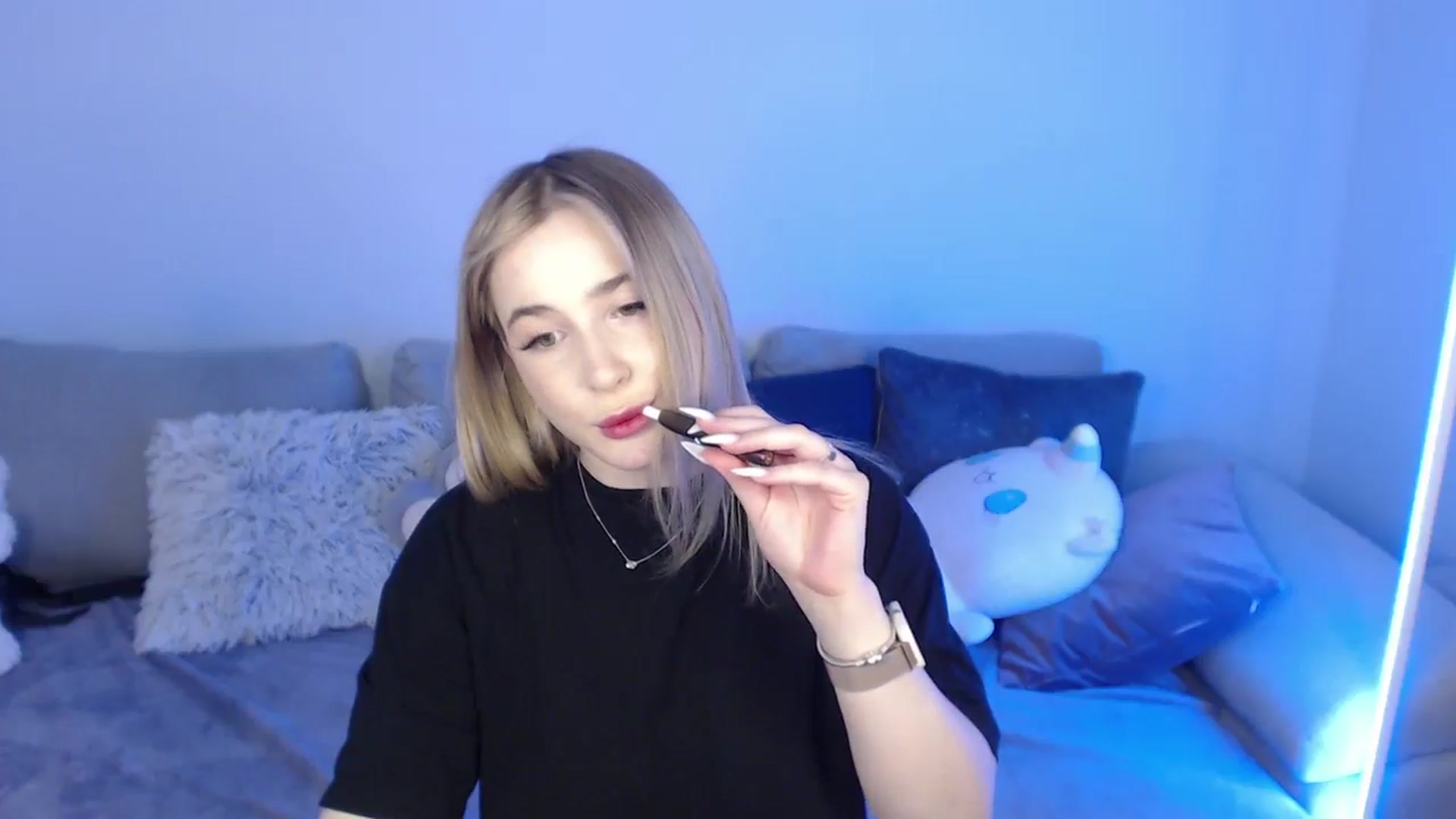 Gallery image thumbnail from SabrinaViolet's myfreecams stream on, 05/03/2024, 11:01 image 3 of 20