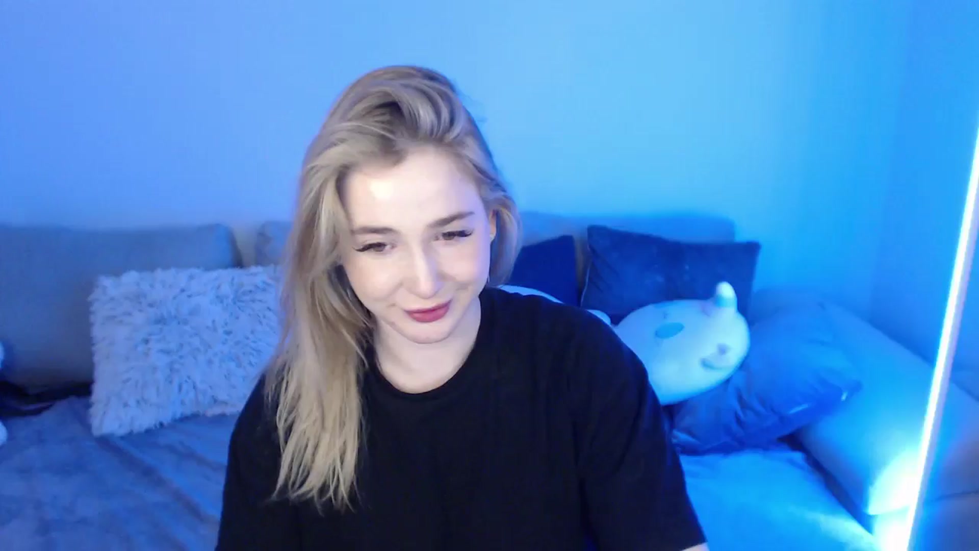 Gallery image thumbnail from SabrinaViolet's myfreecams stream on, 05/03/2024, 12:18 image 1 of 20