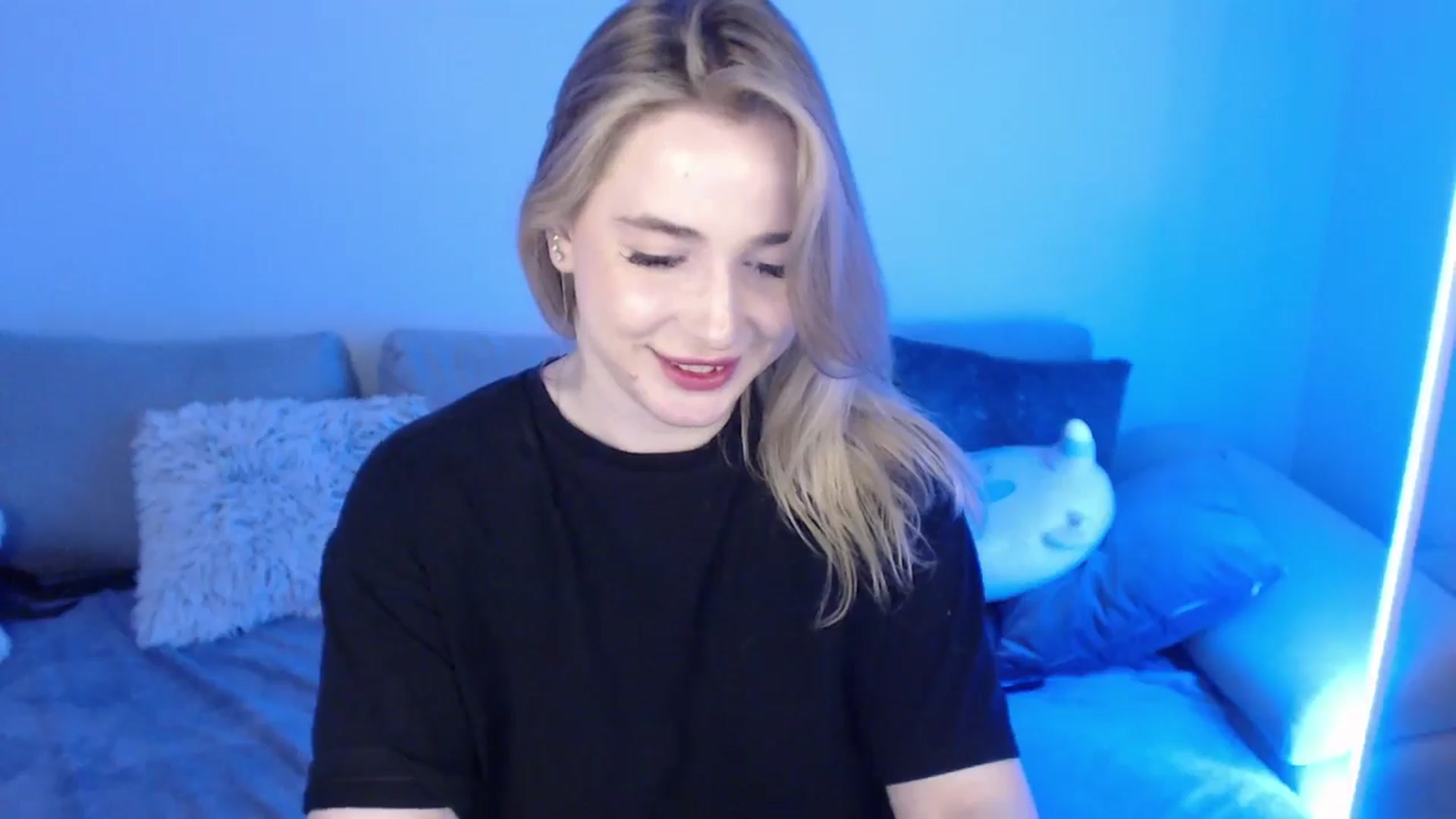 Gallery image thumbnail from SabrinaViolet's myfreecams stream on, 05/03/2024, 12:18 image 3 of 20