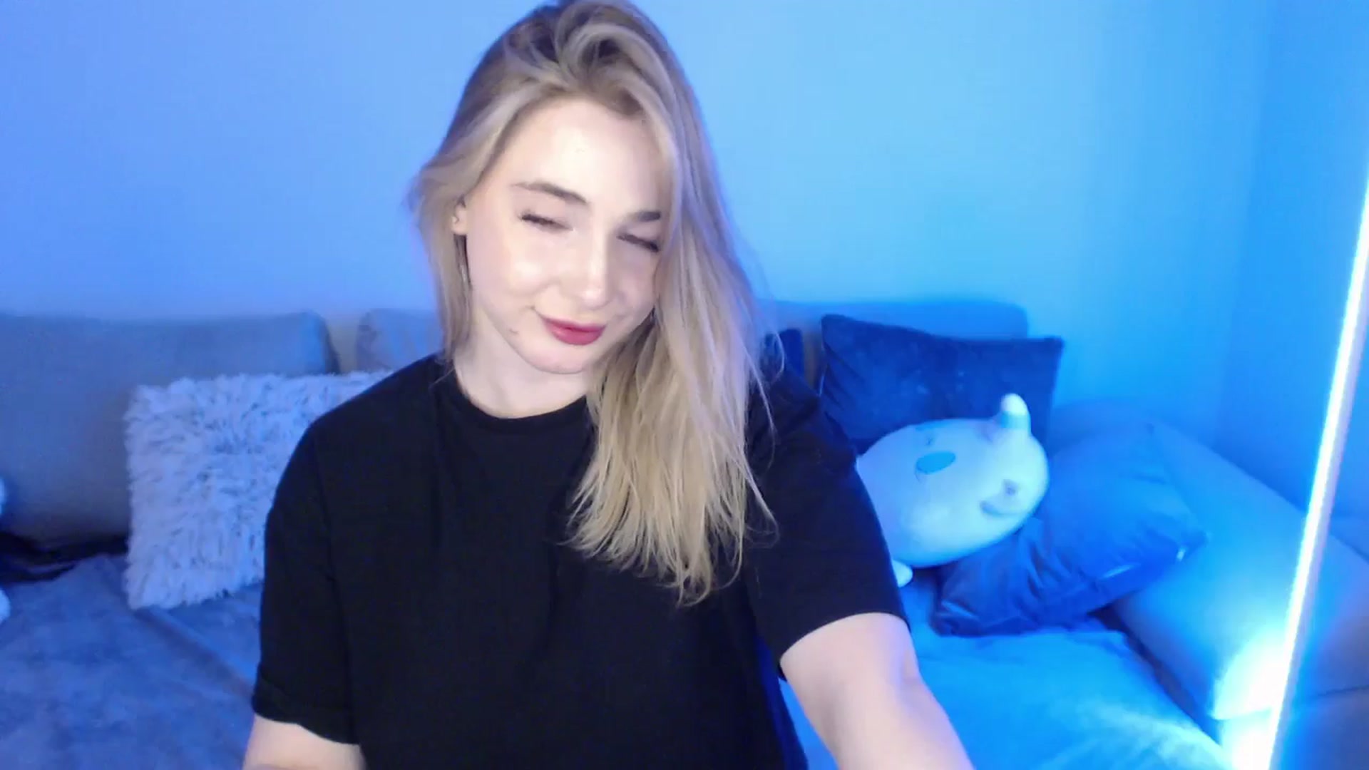 Gallery image thumbnail from SabrinaViolet's myfreecams stream on, 05/03/2024, 12:18 image 8 of 20