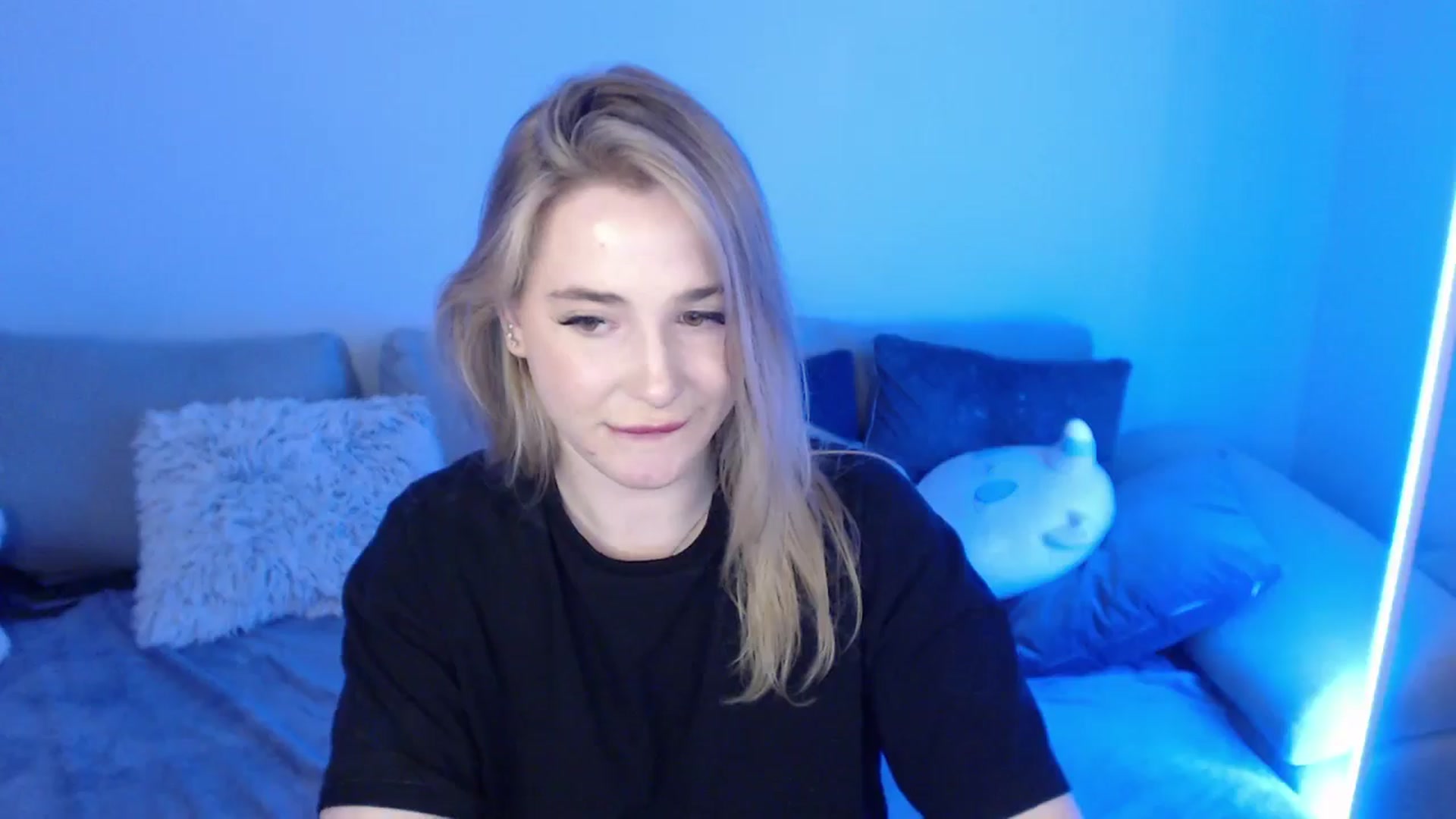 Gallery image thumbnail from SabrinaViolet's myfreecams stream on, 05/03/2024, 12:18 image 13 of 20