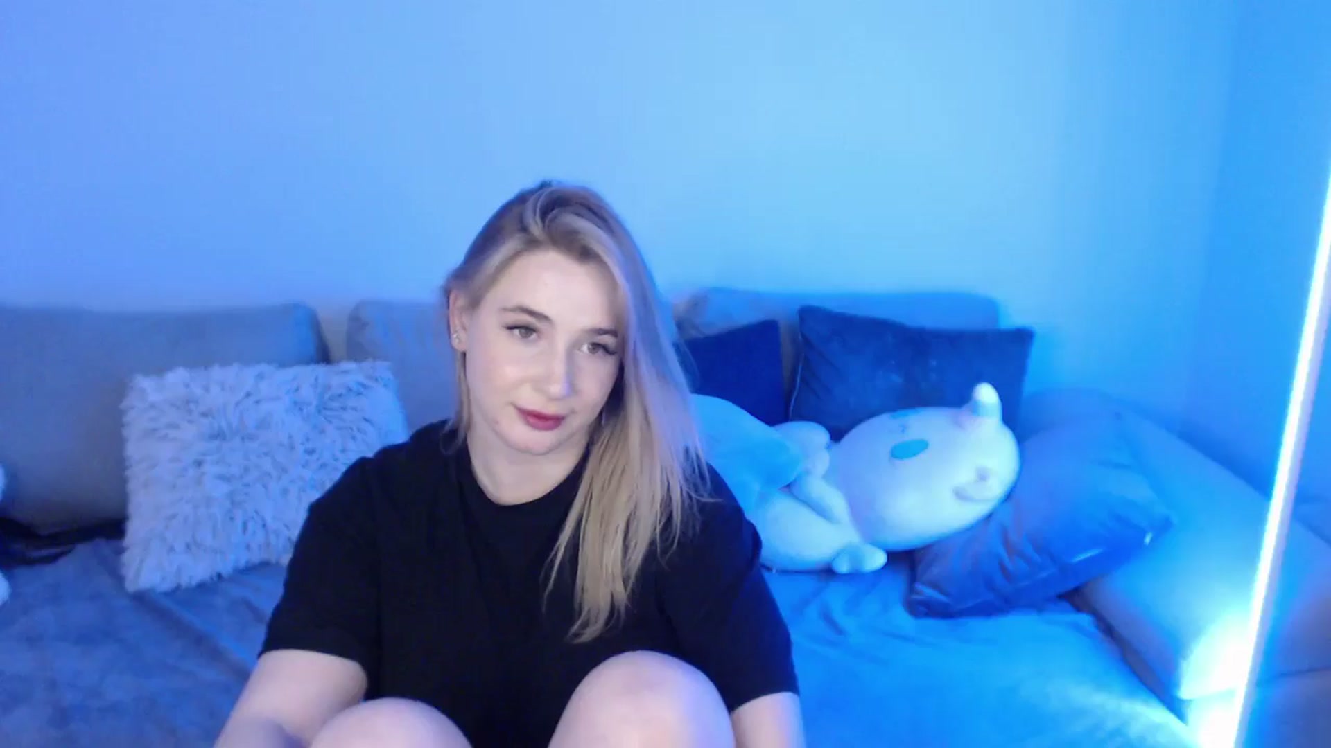 Gallery image thumbnail from SabrinaViolet's myfreecams stream on, 05/03/2024, 12:18 image 12 of 20