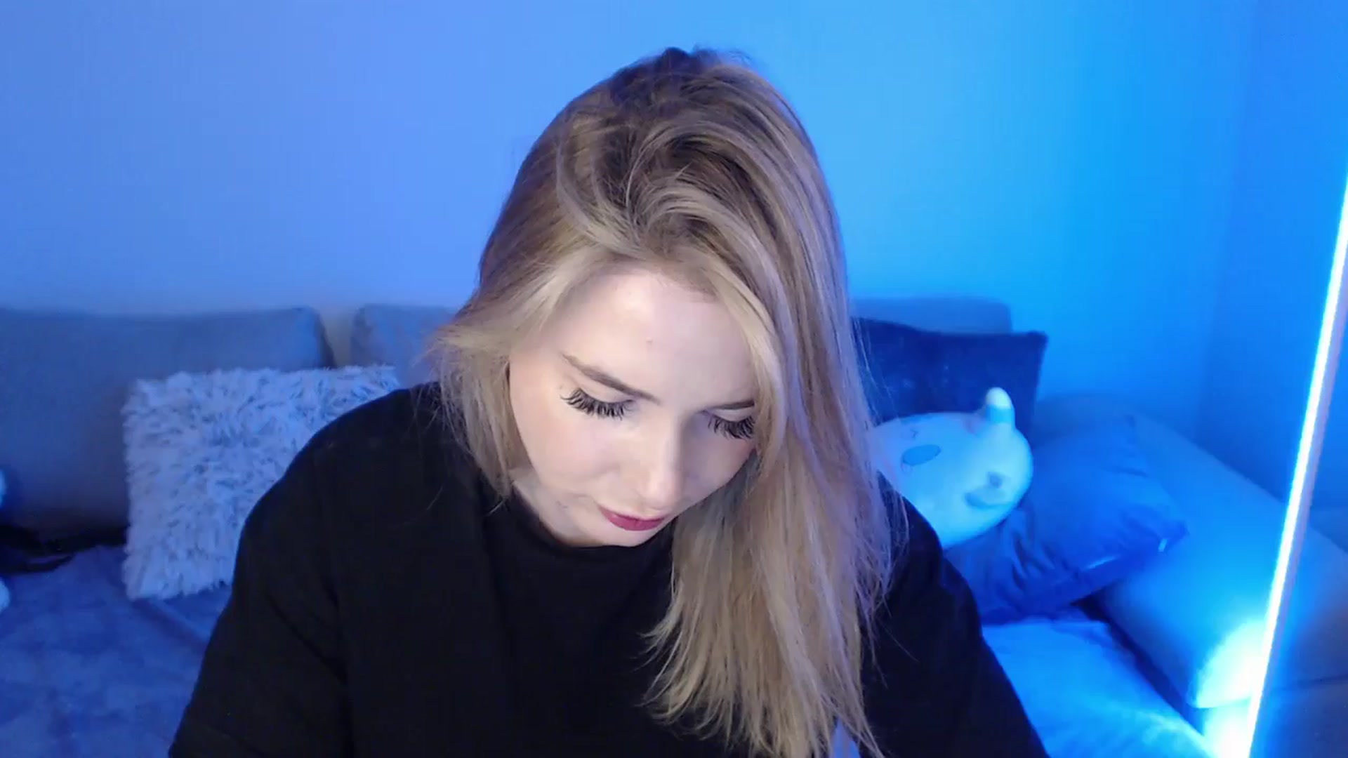 Gallery image thumbnail from SabrinaViolet's myfreecams stream on, 05/03/2024, 12:18 image 10 of 20