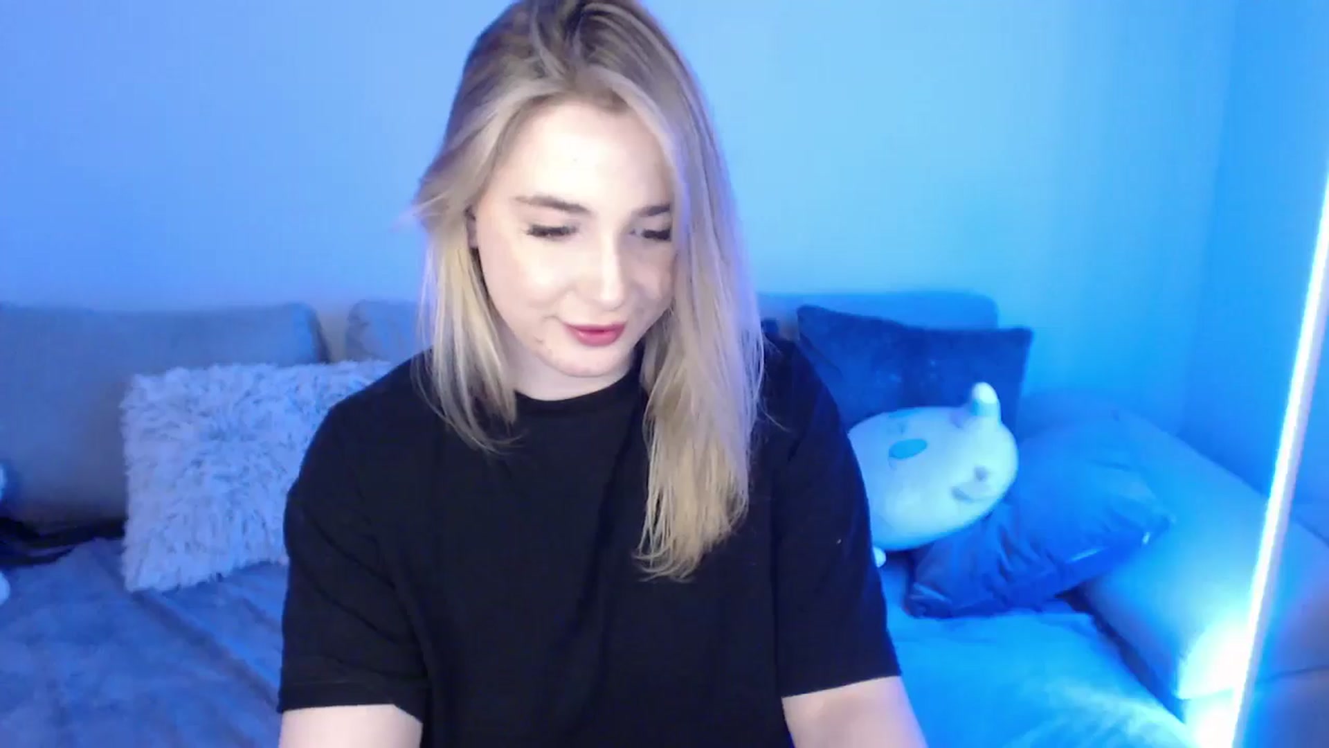 Gallery image thumbnail from SabrinaViolet's myfreecams stream on, 05/03/2024, 12:18 image 7 of 20