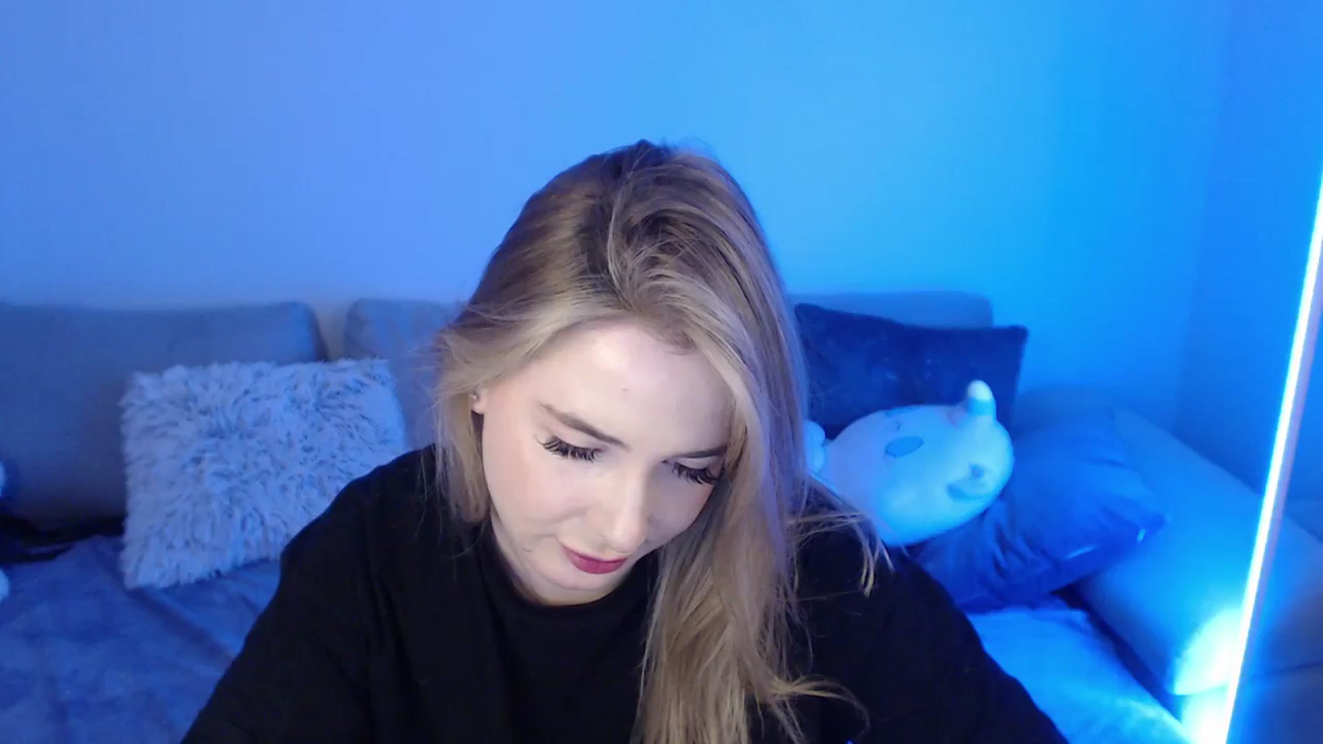 Gallery image thumbnail from SabrinaViolet's myfreecams stream on, 05/03/2024, 12:18 image 11 of 20