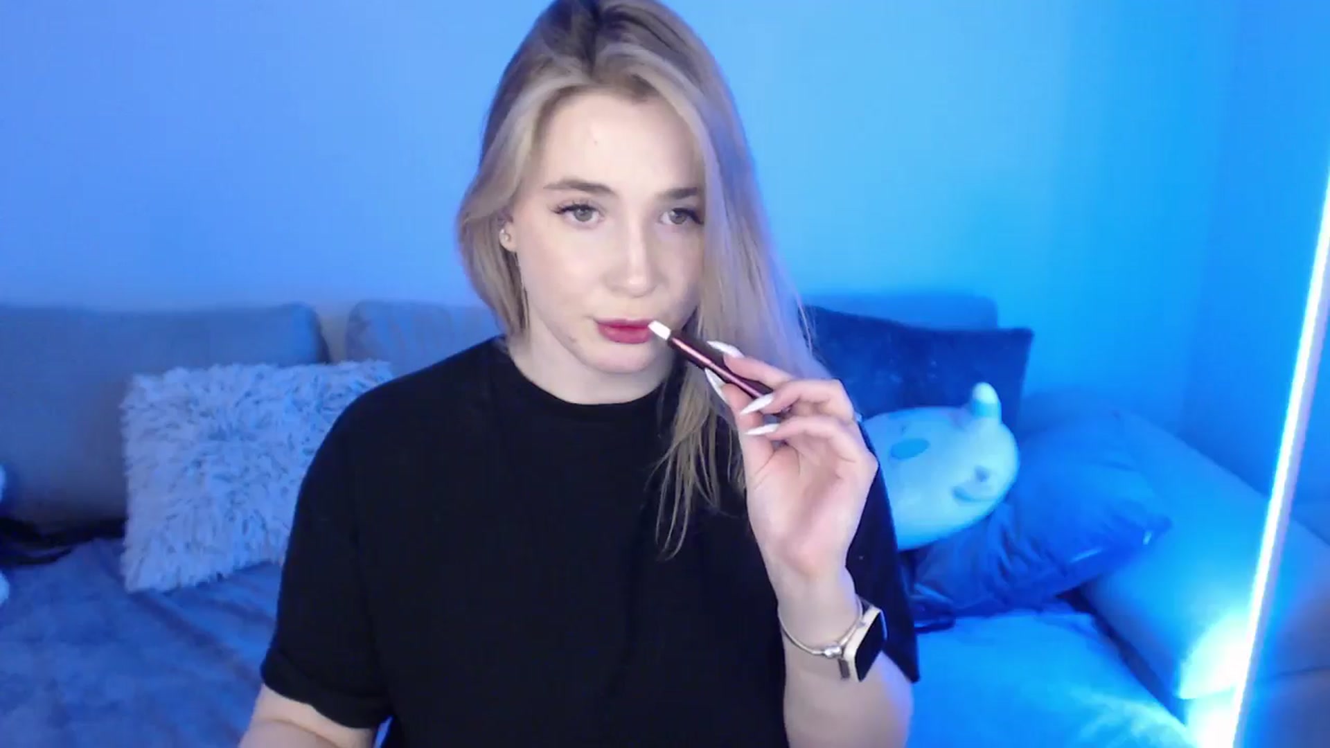 Gallery image thumbnail from SabrinaViolet's myfreecams stream on, 05/03/2024, 12:18 image 4 of 20