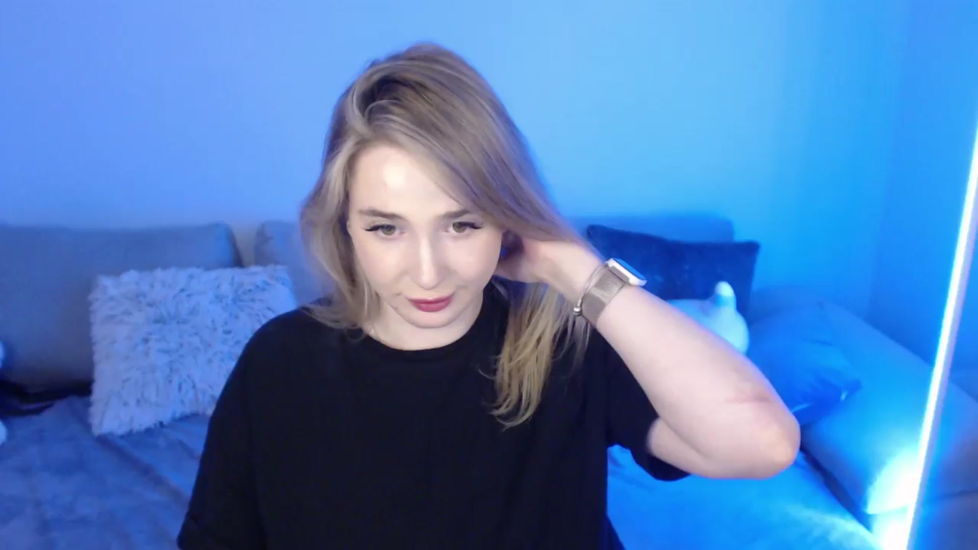Gallery image thumbnail from SabrinaViolet's myfreecams stream on, 05/03/2024, 12:18 image 14 of 20