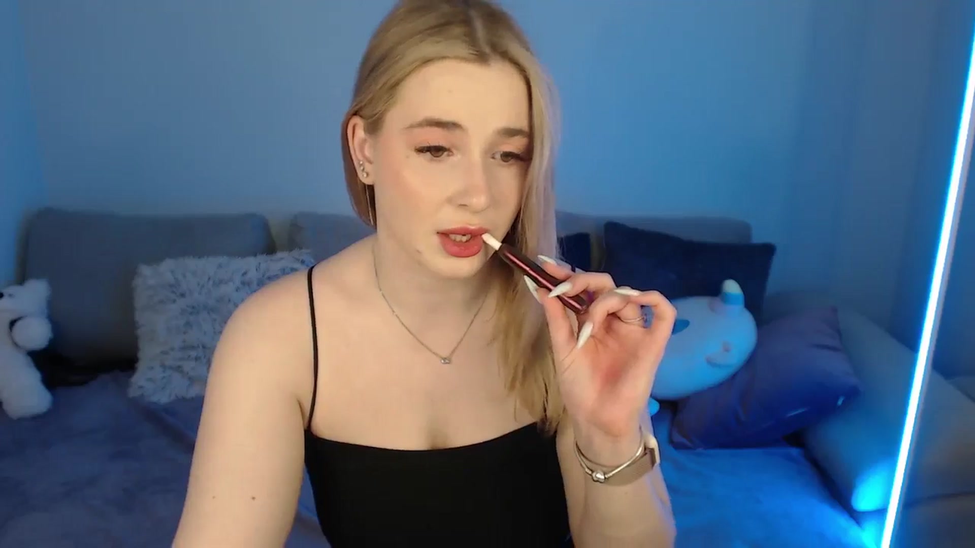 Gallery image thumbnail from SabrinaViolet's myfreecams stream on, 05/04/2024, 08:51 image 11 of 20