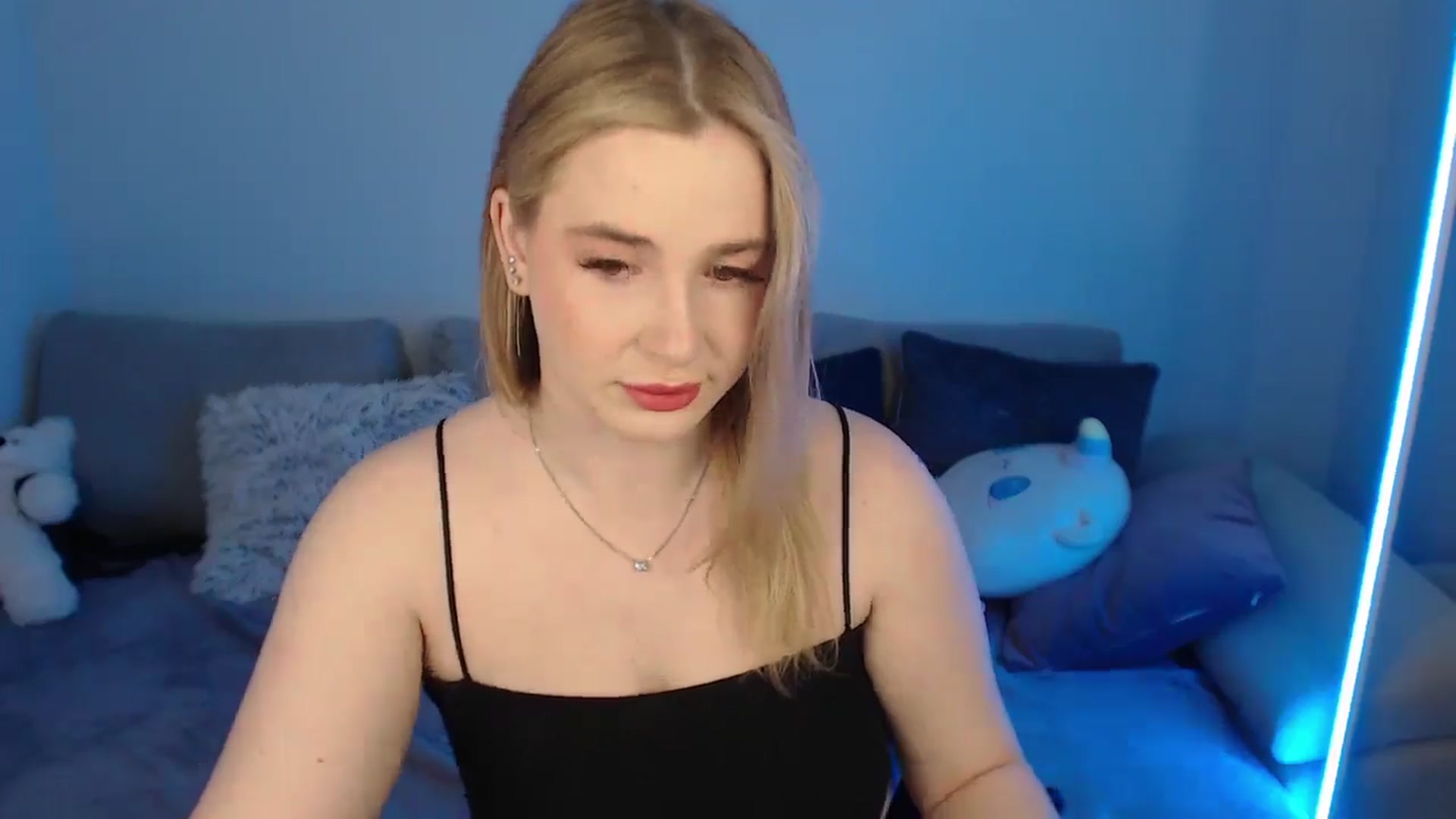 Gallery image thumbnail from SabrinaViolet's myfreecams stream on, 05/04/2024, 08:51 image 10 of 20