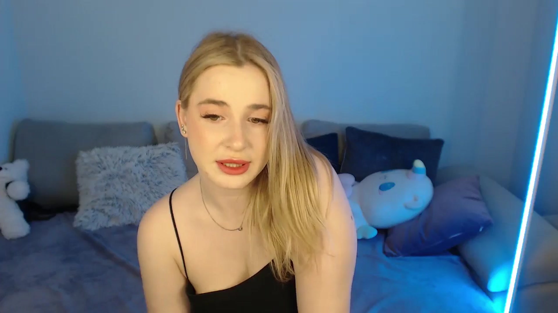 Gallery image thumbnail from SabrinaViolet's myfreecams stream on, 05/04/2024, 08:51 image 14 of 20