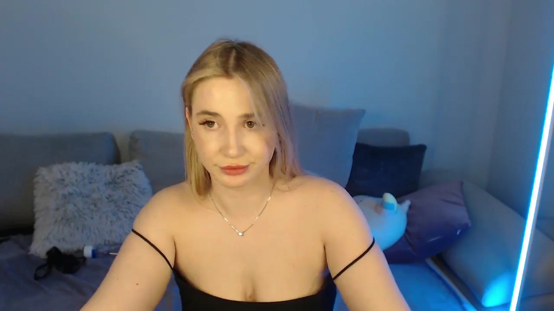 Gallery image thumbnail from SabrinaViolet's myfreecams stream on, 05/05/2024, 10:37 image 9 of 20