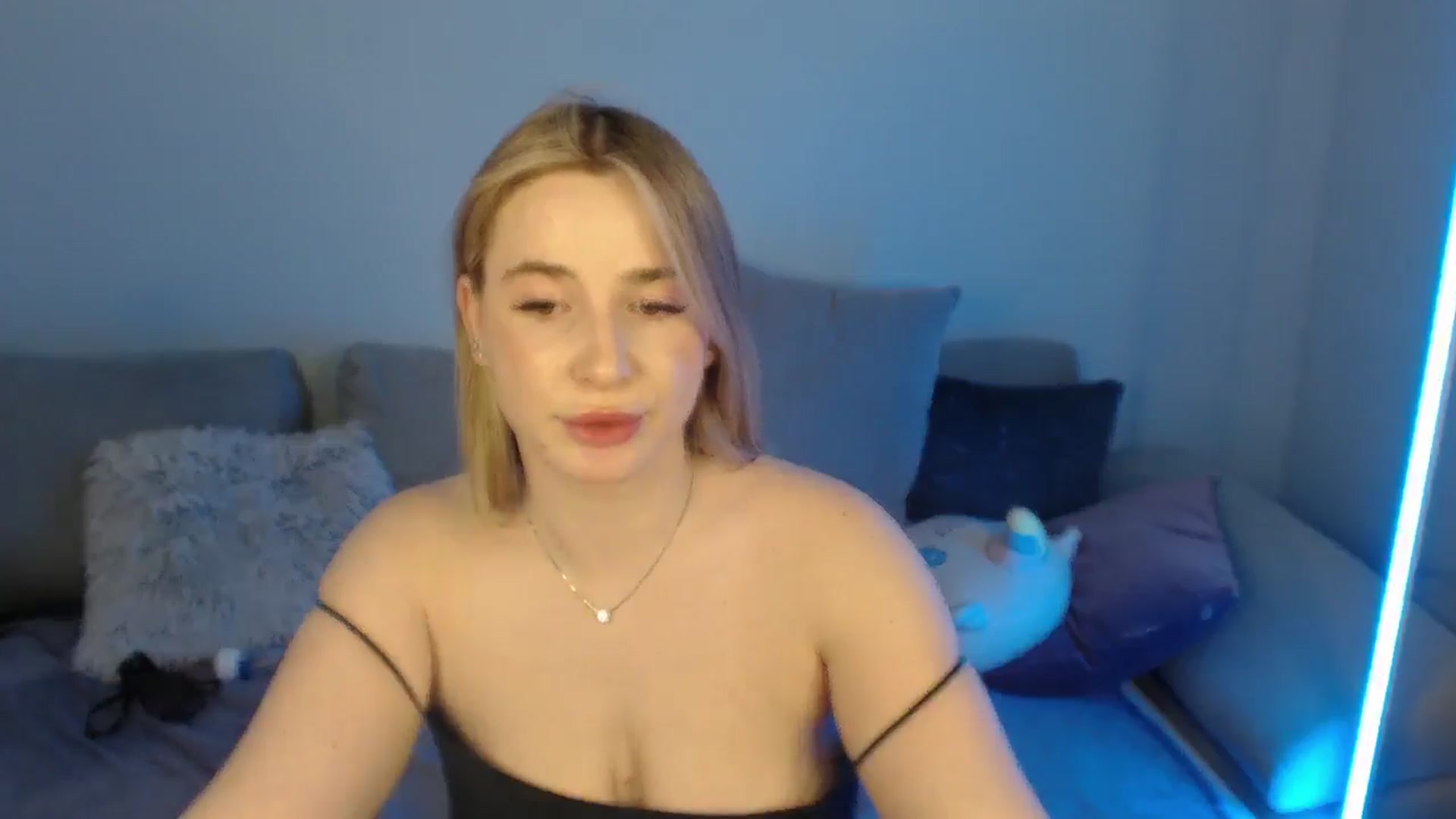 Gallery image thumbnail from SabrinaViolet's myfreecams stream on, 05/05/2024, 10:37 image 8 of 20