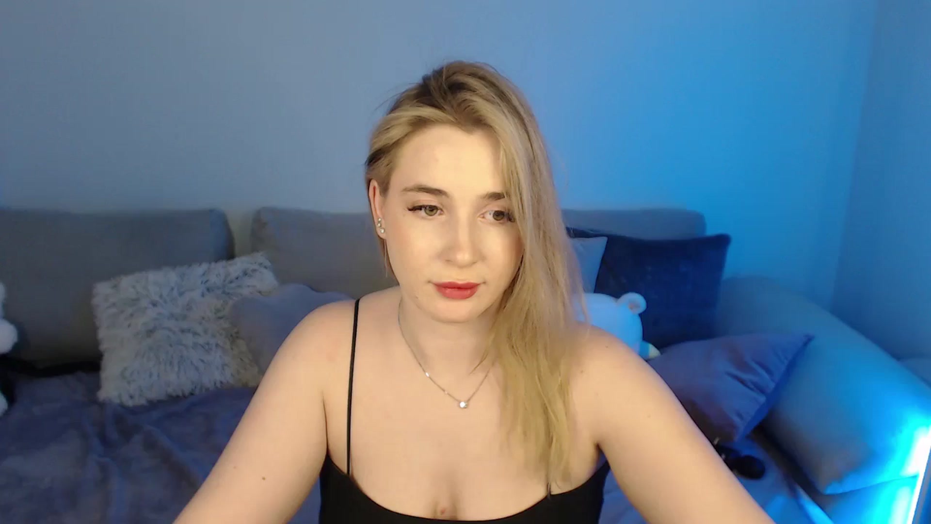 Gallery image thumbnail from SabrinaViolet's myfreecams stream on, 05/06/2024, 11:11 image 16 of 20