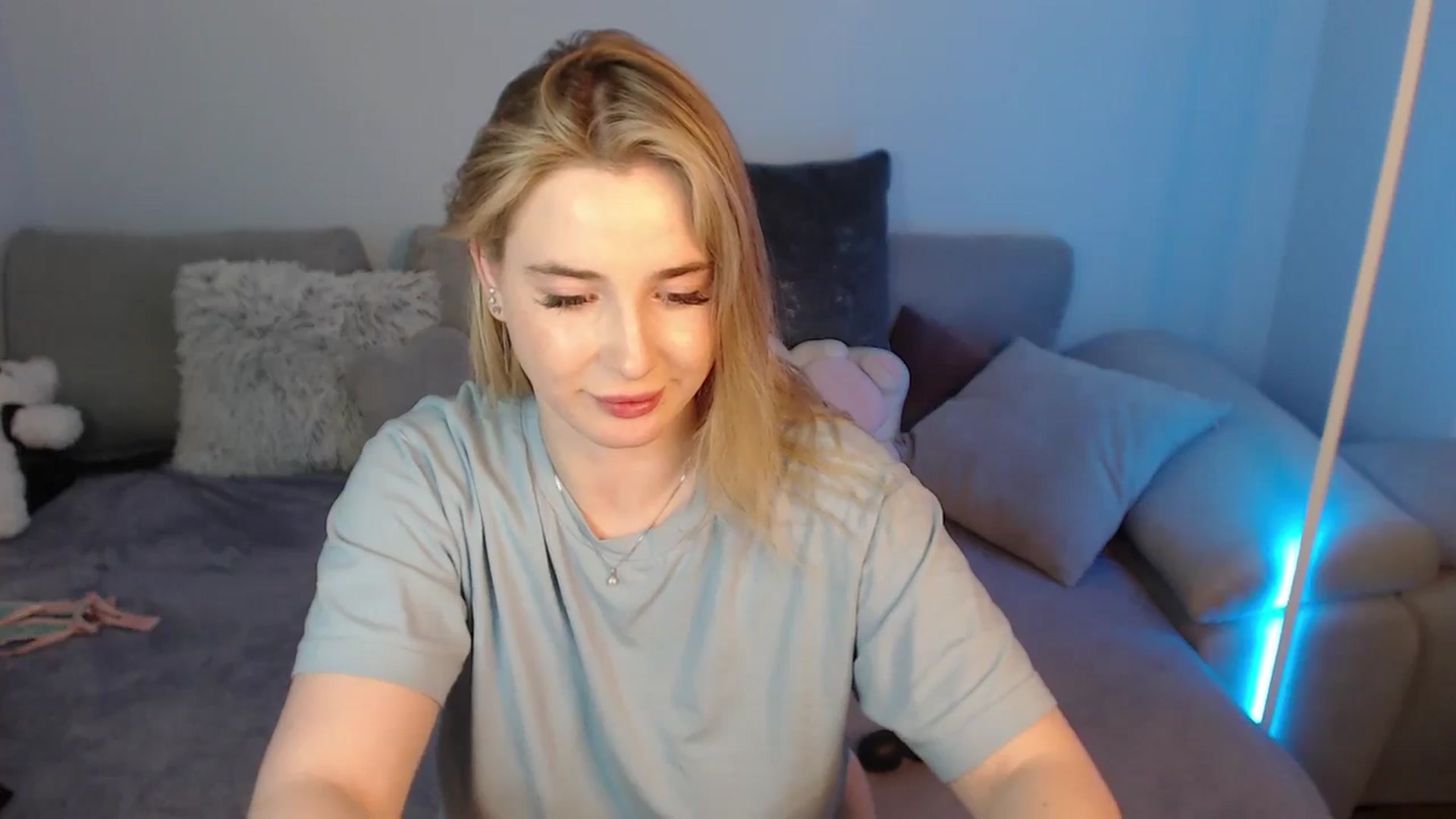 Gallery image thumbnail from SabrinaViolet's myfreecams stream on, 05/08/2024, 13:13 image 12 of 20