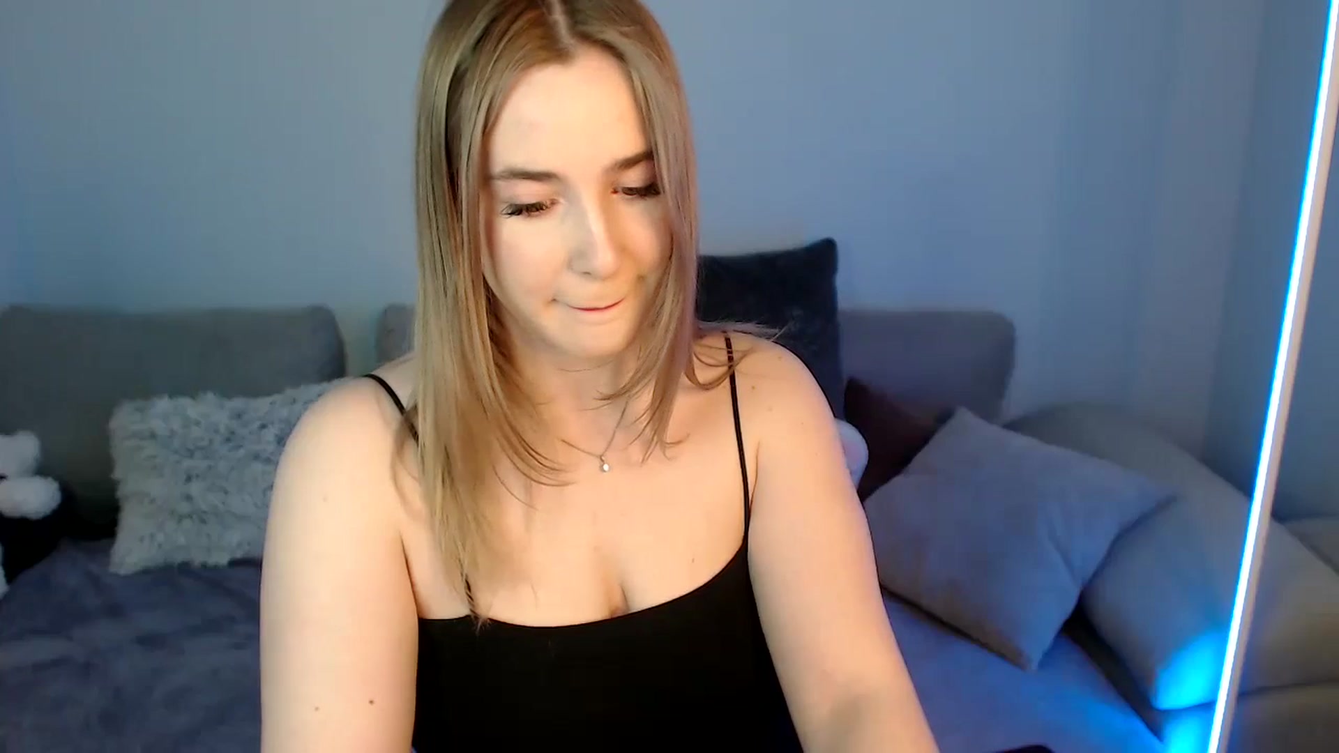 Gallery image thumbnail from SabrinaViolet's myfreecams stream on, 05/10/2024, 08:25 image 15 of 20