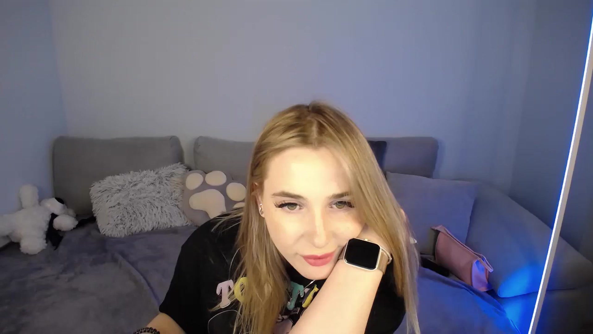 Gallery image thumbnail from SabrinaViolet's myfreecams stream on, 05/13/2024, 12:44 image 6 of 20