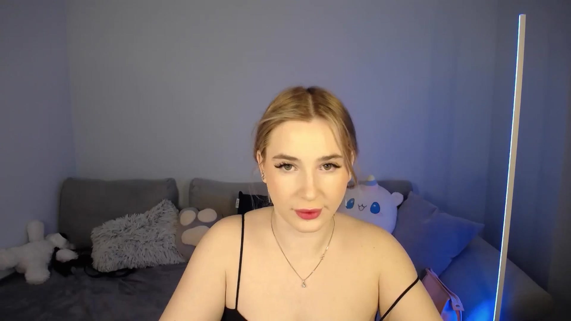 Gallery image thumbnail from SabrinaViolet's myfreecams stream on, 05/14/2024, 09:03 image 2 of 20