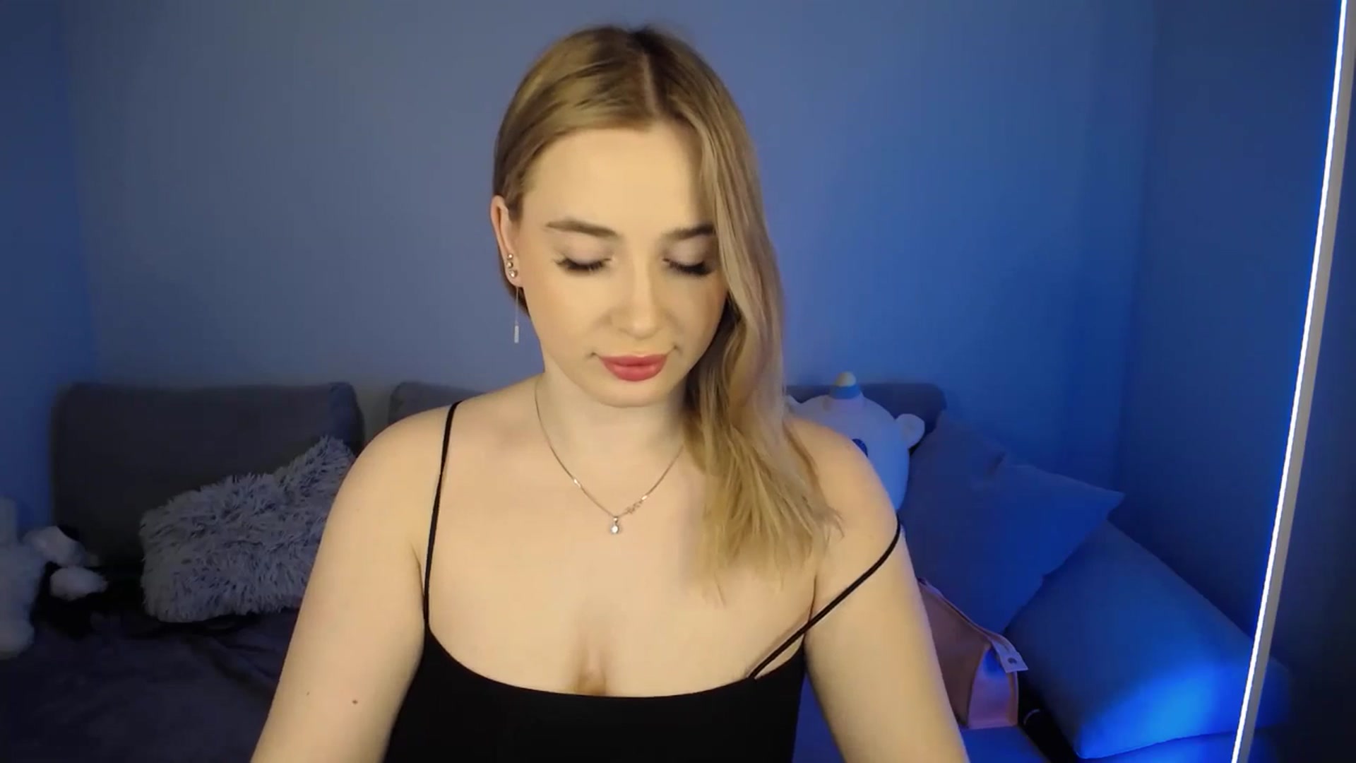 Gallery image thumbnail from SabrinaViolet's myfreecams stream on, 05/14/2024, 09:03 image 12 of 20