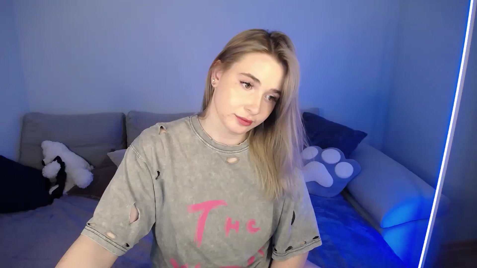 Gallery image thumbnail from SabrinaViolet's myfreecams stream on, 05/24/2024, 13:18 image 16 of 20