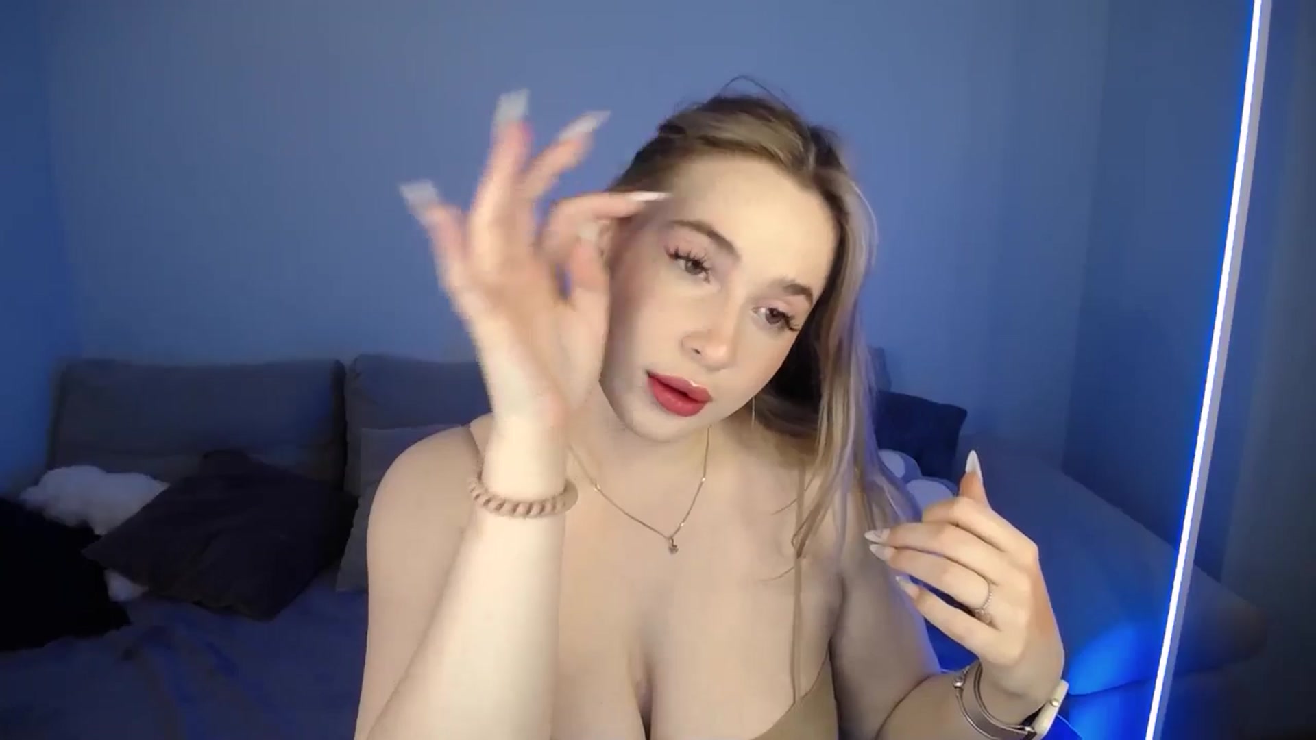 Gallery image thumbnail from SabrinaViolet's myfreecams stream on, 05/29/2024, 08:49 image 5 of 20