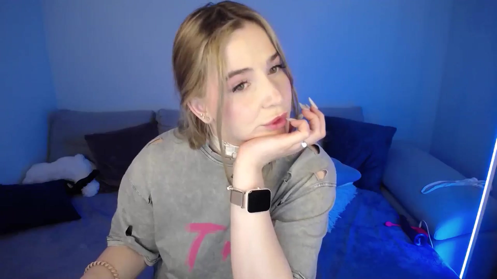 Gallery image thumbnail from SabrinaViolet's myfreecams stream on, 06/01/2024, 10:51 image 12 of 20