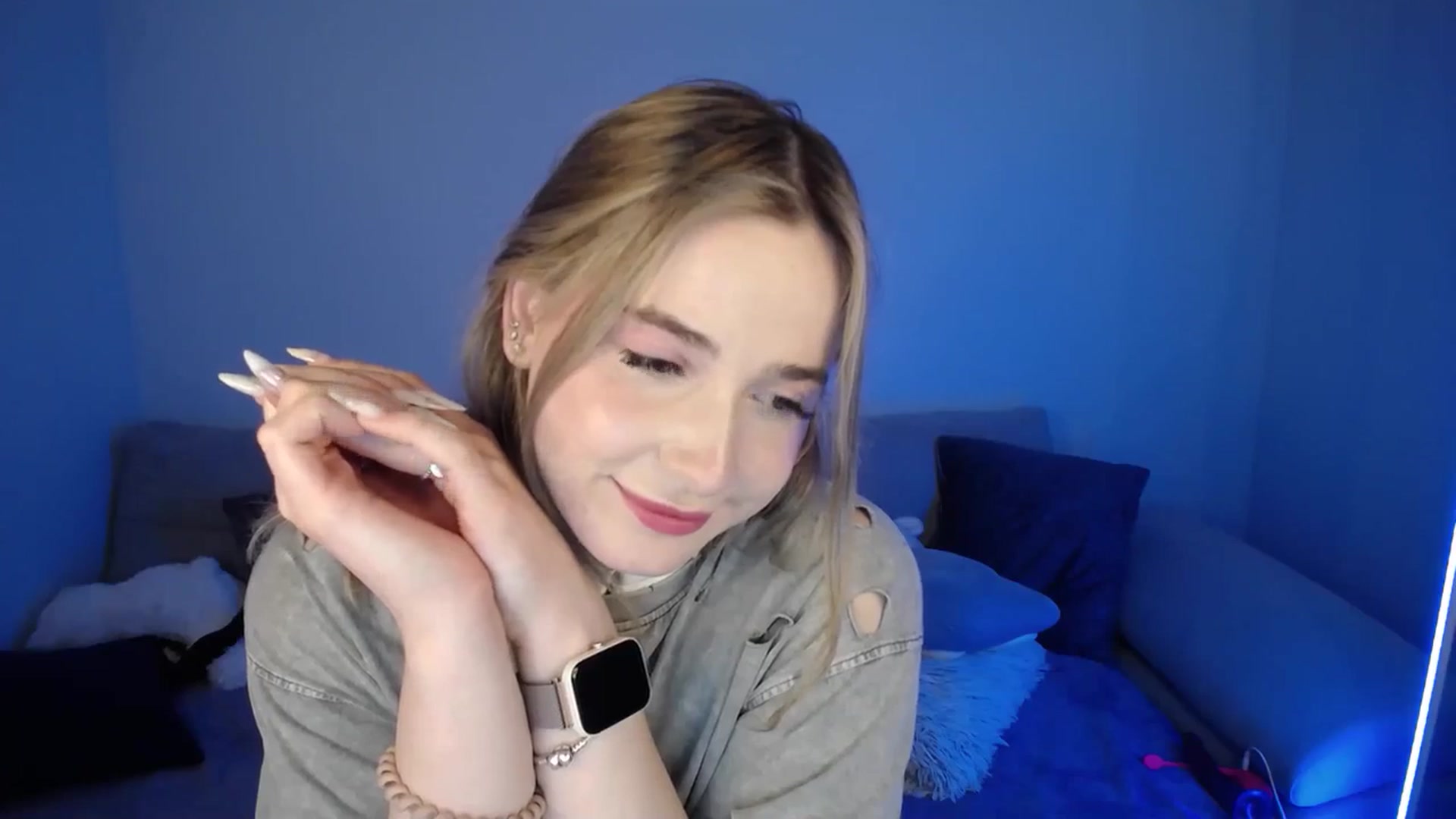 Gallery image thumbnail from SabrinaViolet's myfreecams stream on, 06/01/2024, 11:44 image 19 of 20