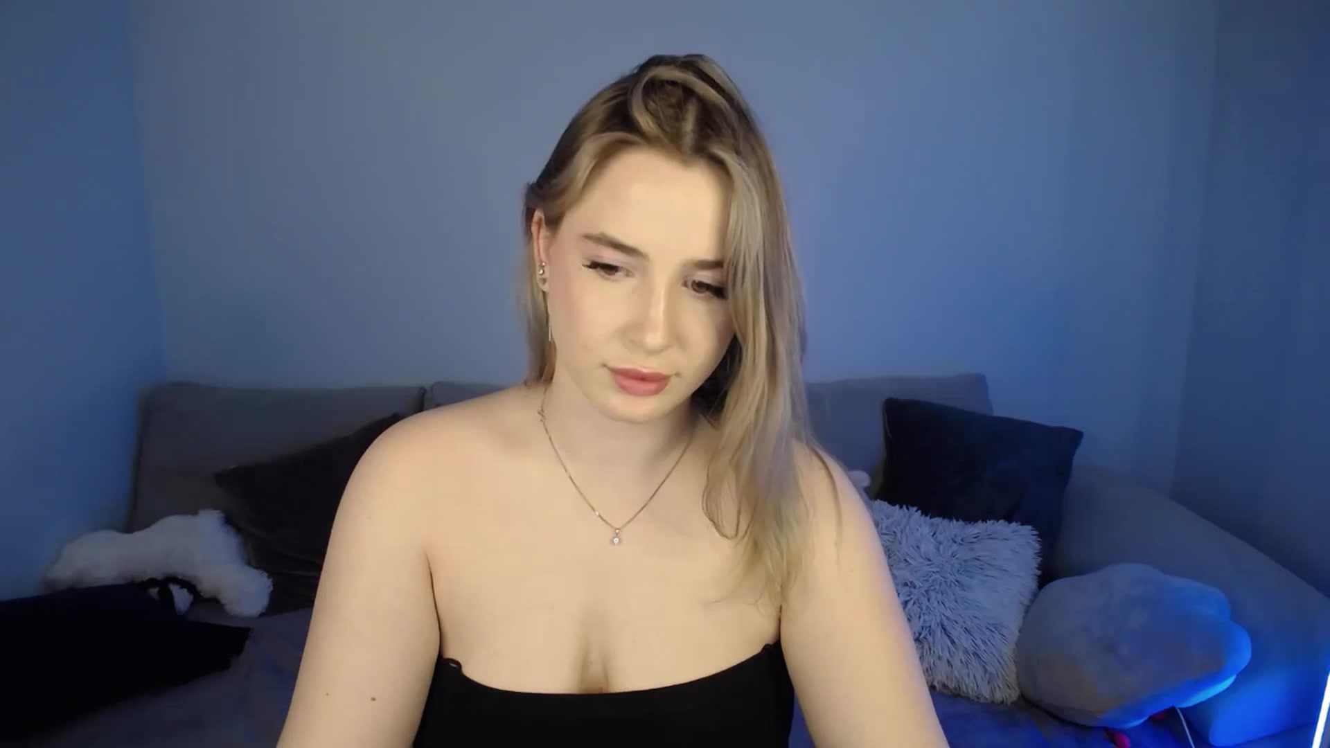 Gallery image thumbnail from SabrinaViolet's myfreecams stream on, 06/02/2024, 09:37 image 18 of 20