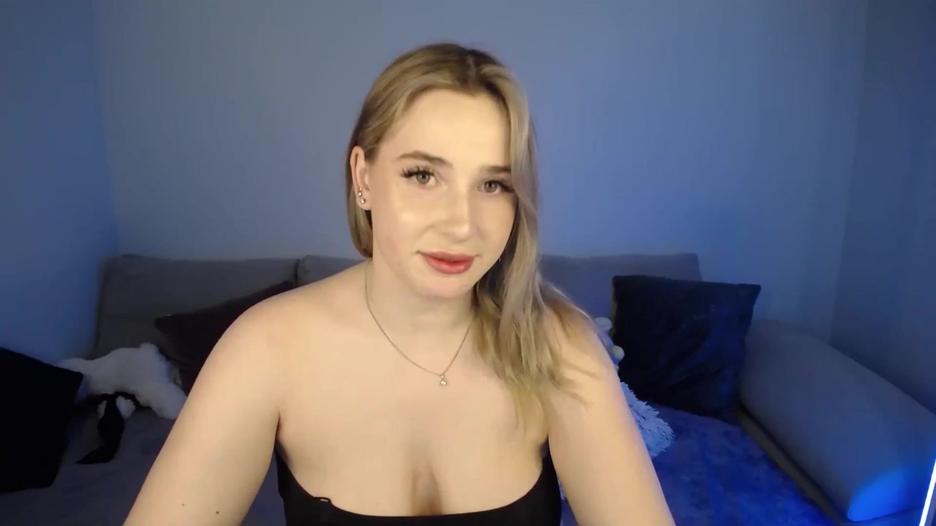 Gallery image thumbnail from SabrinaViolet's myfreecams stream on, 06/03/2024, 10:25 image 17 of 20