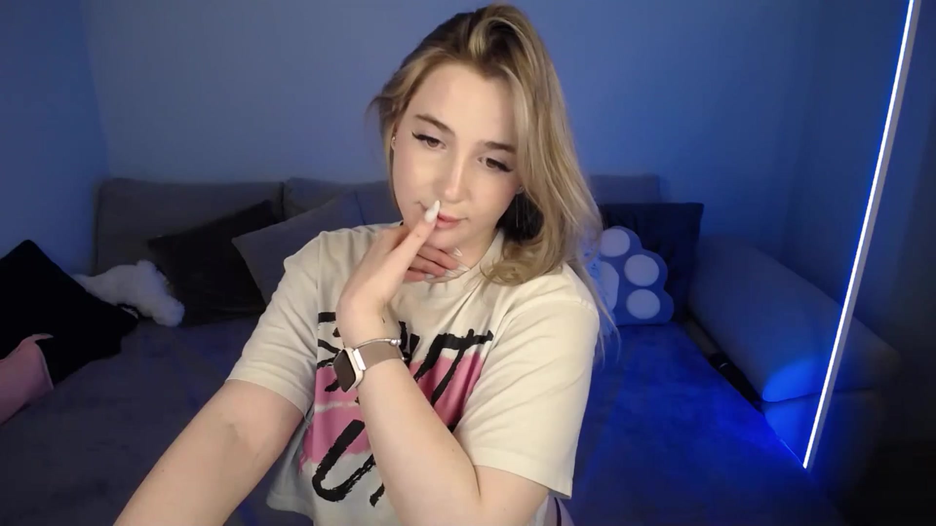 Gallery image thumbnail from SabrinaViolet's myfreecams stream on, 06/04/2024, 13:04 image 10 of 20