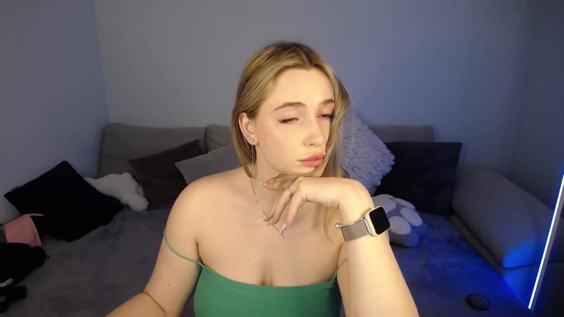 Gallery image thumbnail from SabrinaViolet's myfreecams stream on, 06/05/2024, 11:59 image 10 of 20