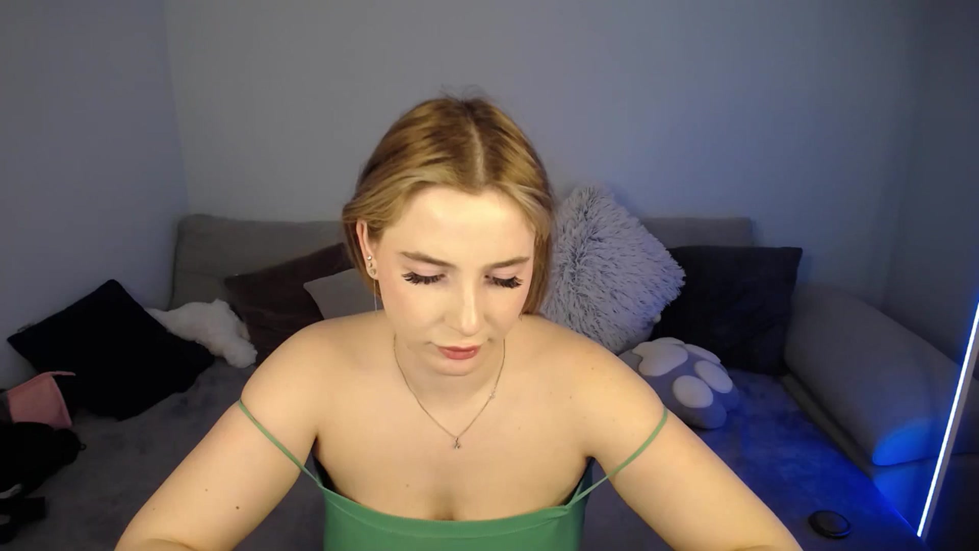 Gallery image thumbnail from SabrinaViolet's myfreecams stream on, 06/05/2024, 11:59 image 8 of 20