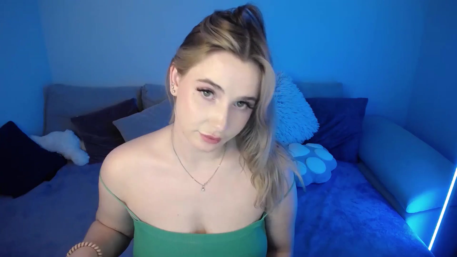 Gallery image thumbnail from SabrinaViolet's myfreecams stream on, 06/05/2024, 13:04 image 2 of 20