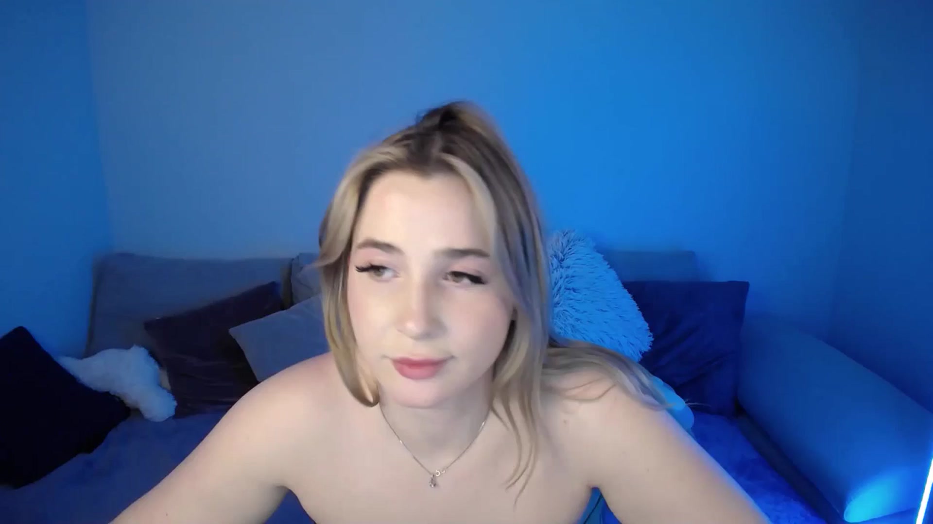 Gallery image thumbnail from SabrinaViolet's myfreecams stream on, 06/05/2024, 13:04 image 16 of 20