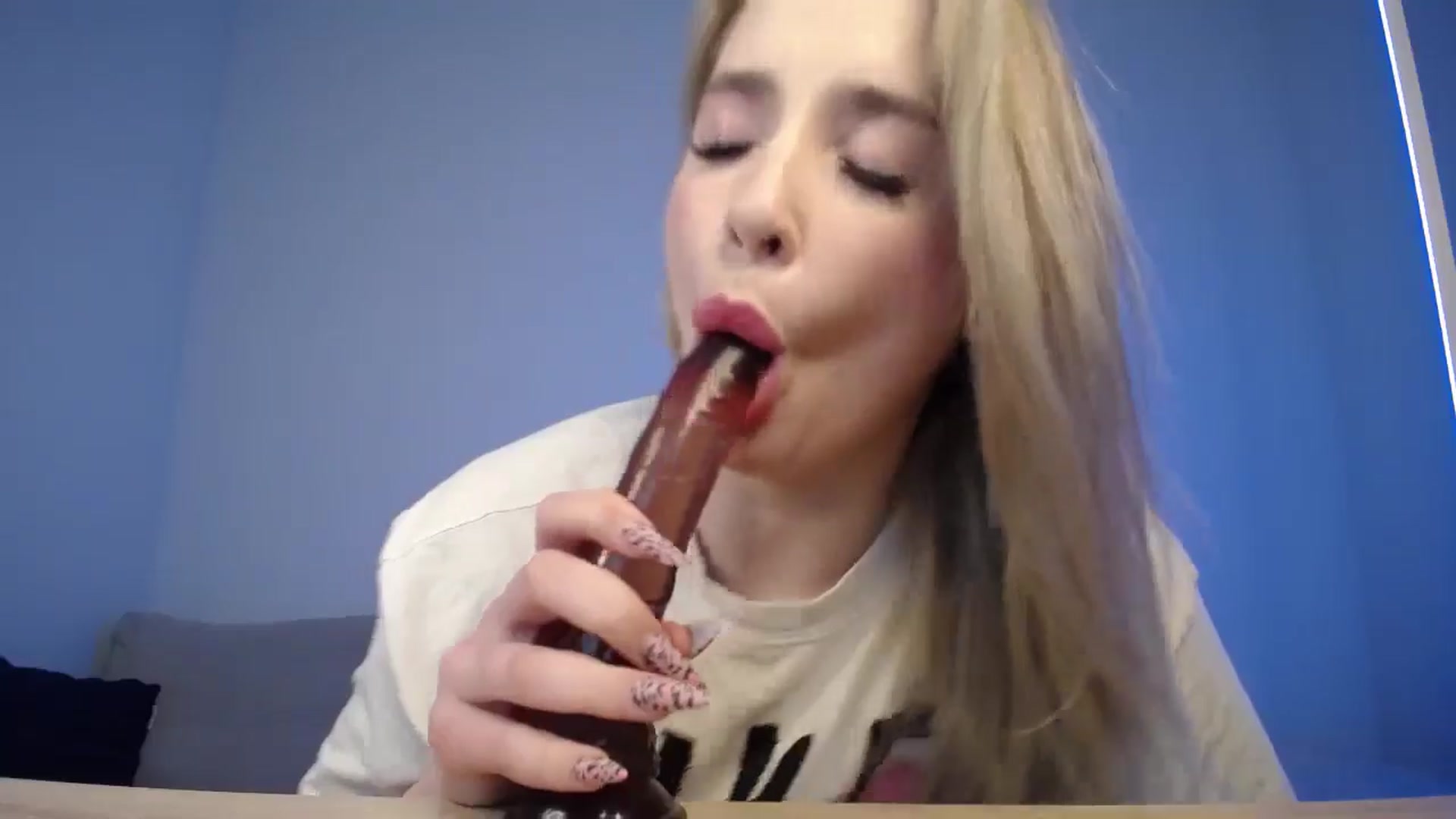 Gallery image thumbnail from SabrinaViolet's myfreecams stream on, 06/21/2024, 12:18 image 7 of 20