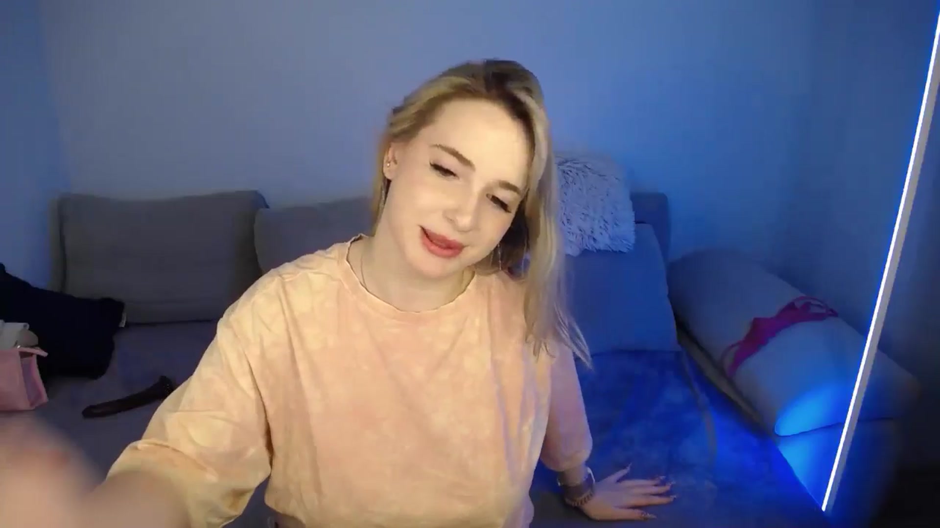 Gallery image thumbnail from SabrinaViolet's myfreecams stream on, 06/22/2024, 13:37 image 4 of 20