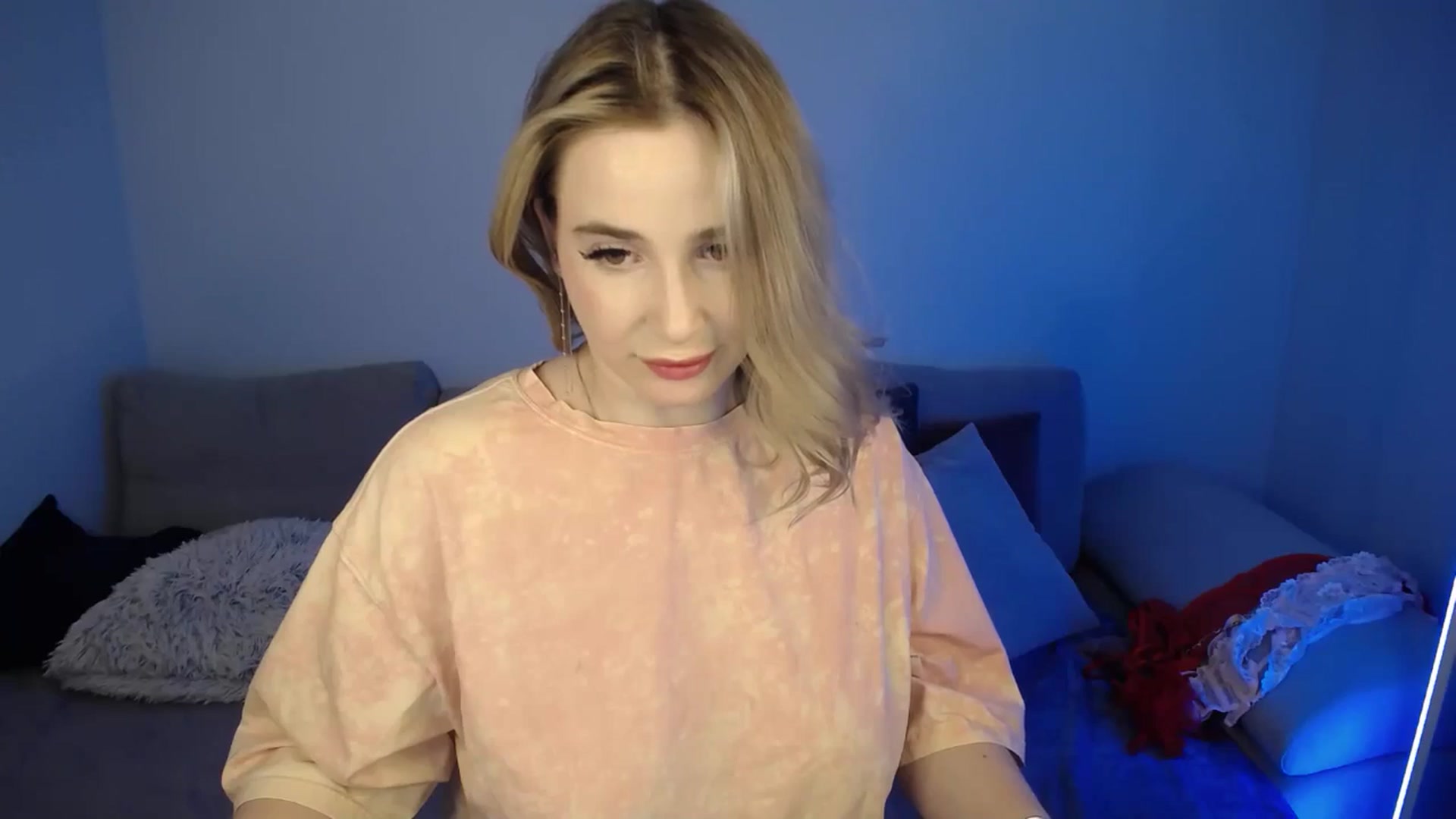 Gallery image thumbnail from SabrinaViolet's myfreecams stream on, 06/23/2024, 11:07 image 4 of 20