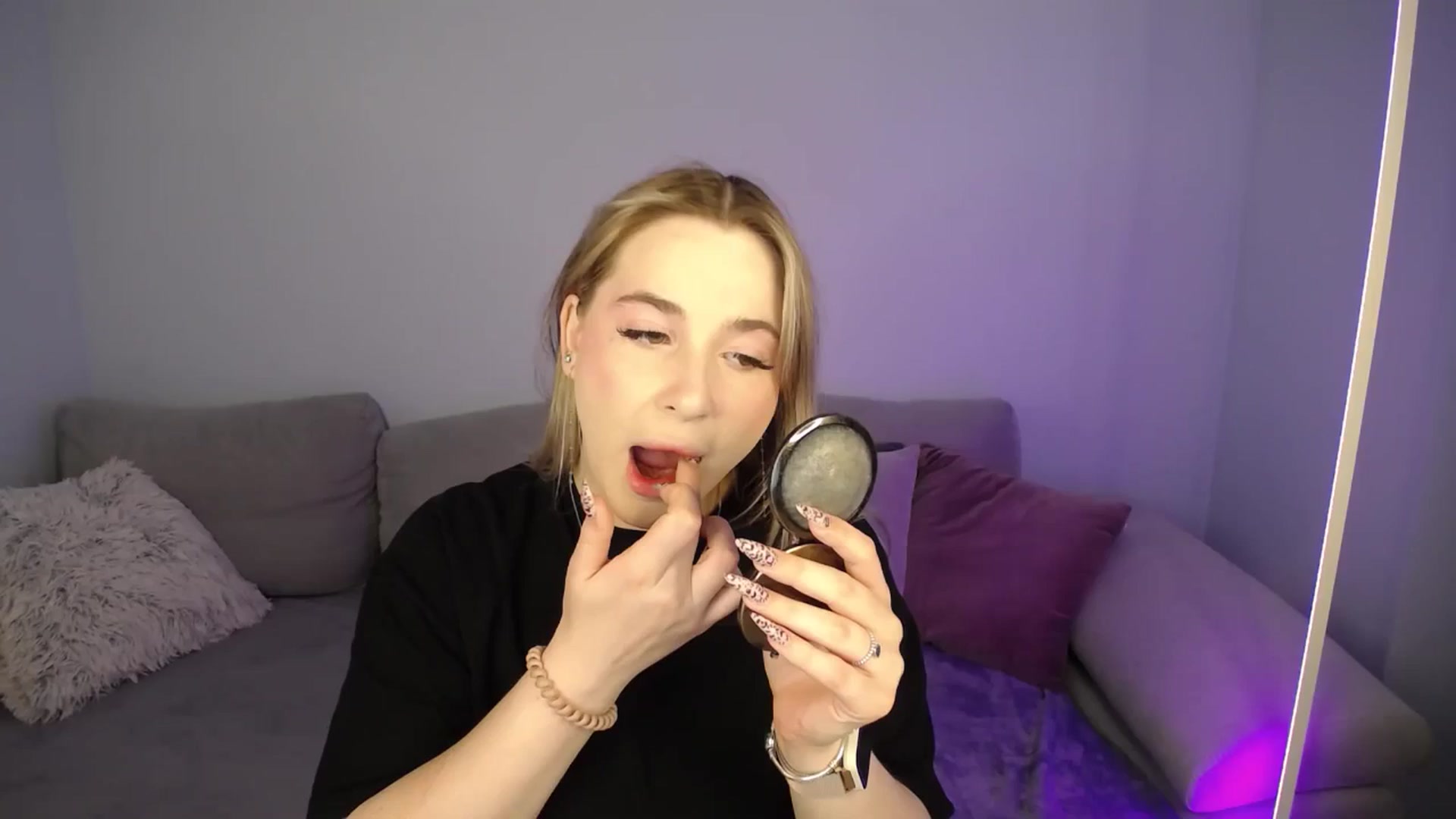Gallery image thumbnail from SabrinaViolet's myfreecams stream on, 06/25/2024, 09:00 image 1 of 20