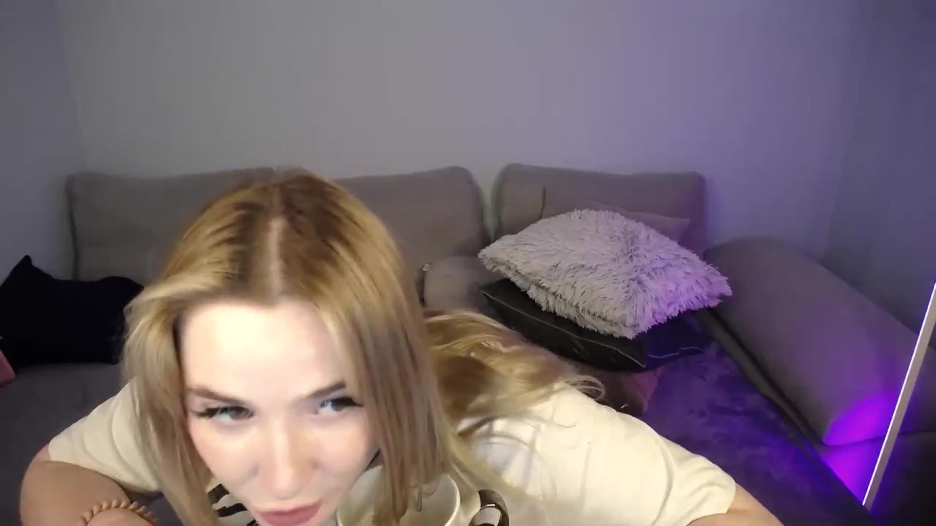 Gallery image thumbnail from SabrinaViolet's myfreecams stream on, 06/25/2024, 12:46 image 18 of 20