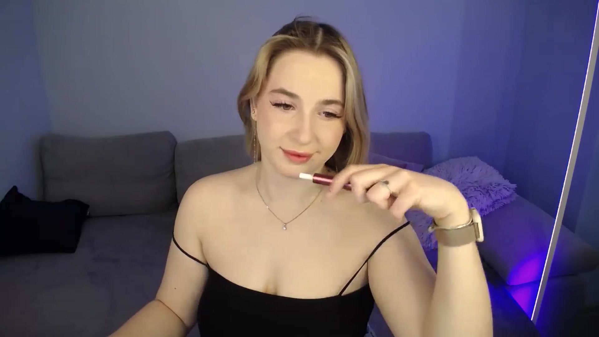 Gallery image thumbnail from SabrinaViolet's myfreecams stream on, 06/26/2024, 08:28 image 10 of 20