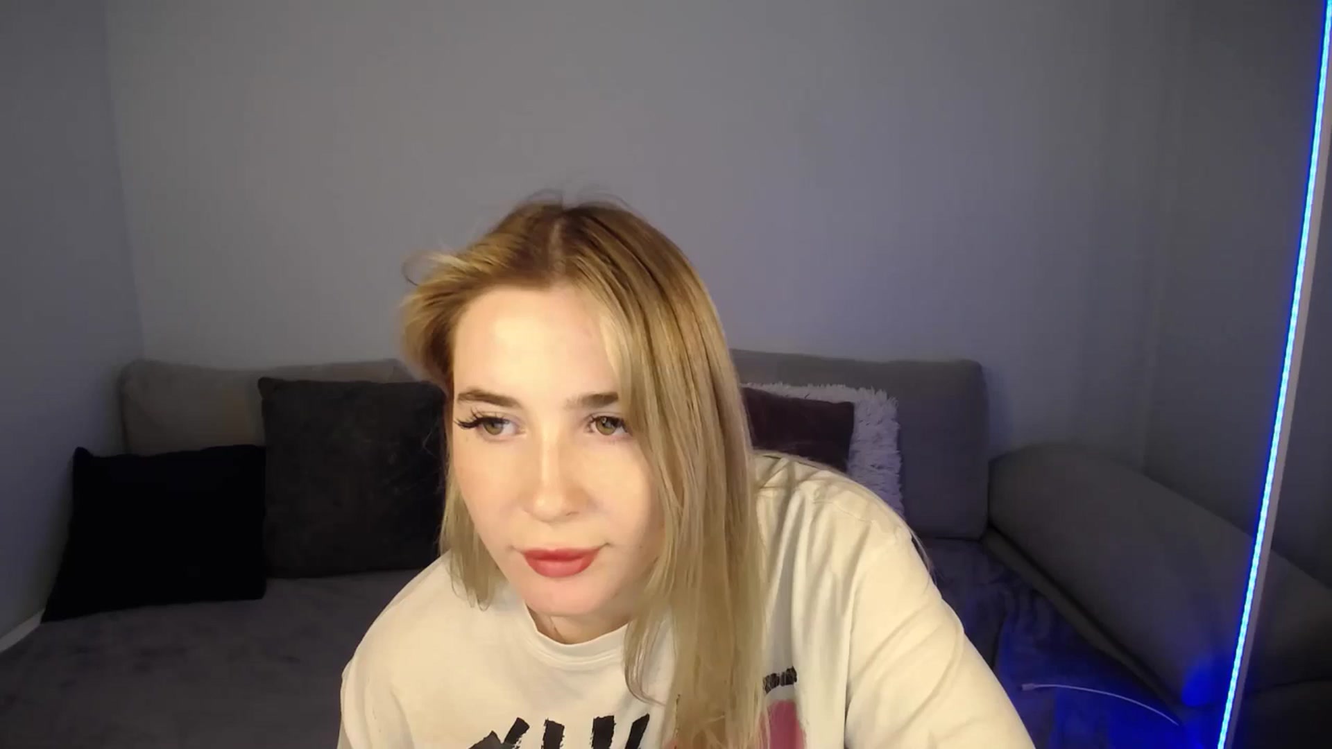 Gallery image thumbnail from SabrinaViolet's myfreecams stream on, 06/28/2024, 13:44 image 1 of 20